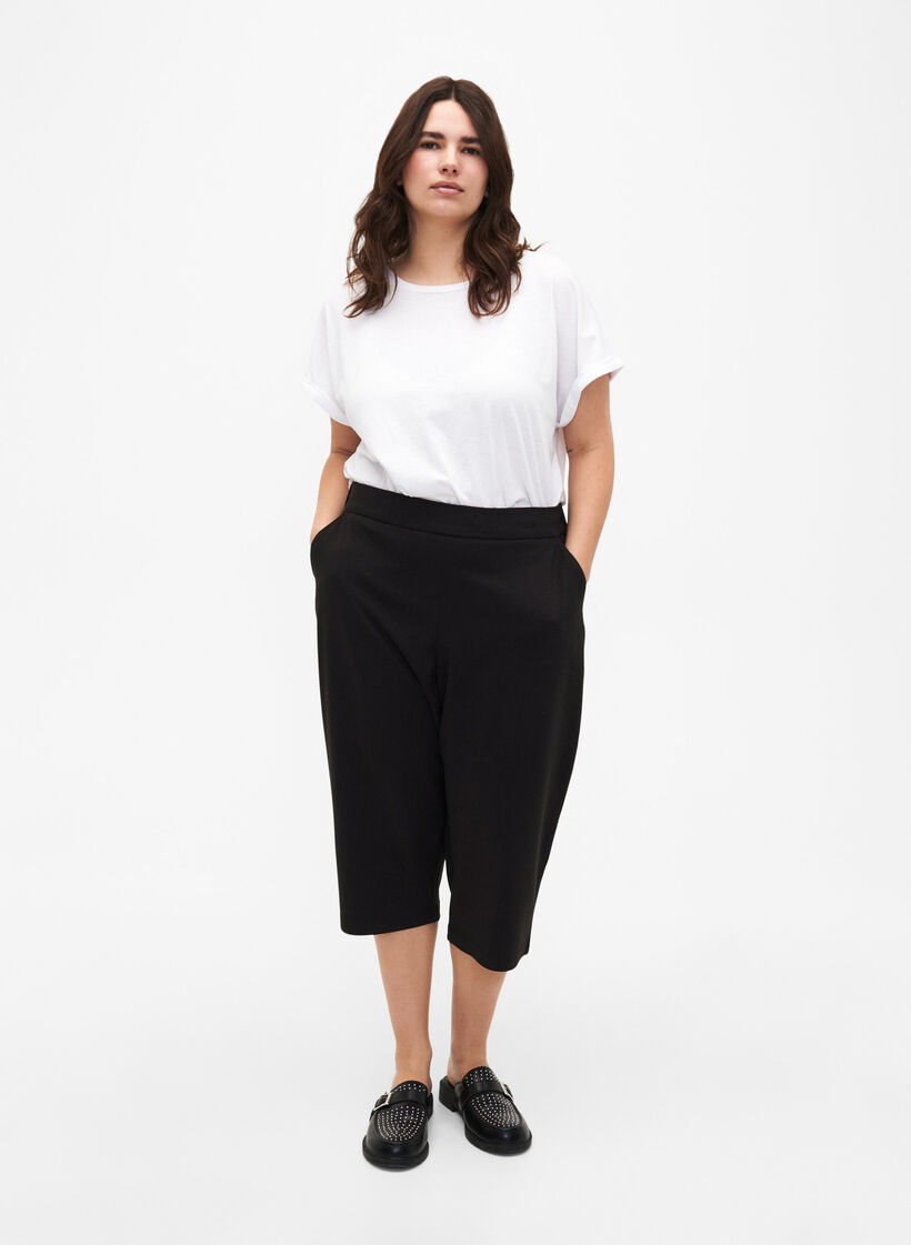 Maddison, lockere Caprihosen mit Taschen, Schwarz, Model image number 1