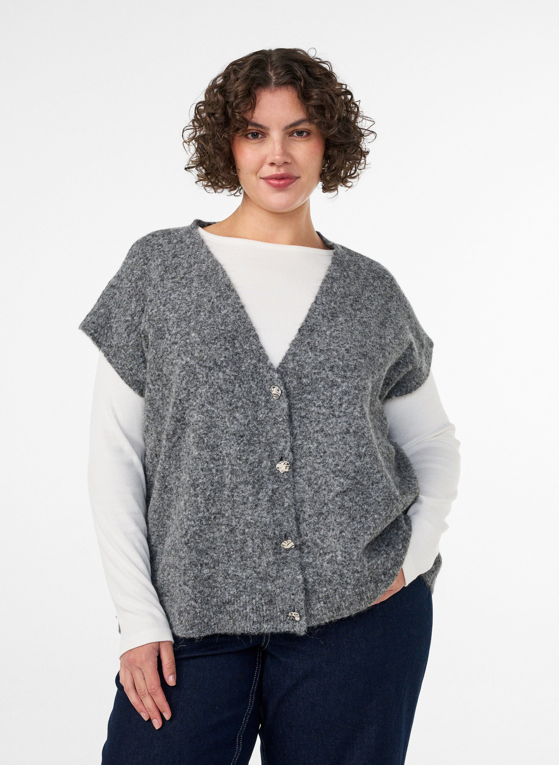 Strickweste mit V-Ausschnitt und Zierkn&ouml;pfen, Grau, Model