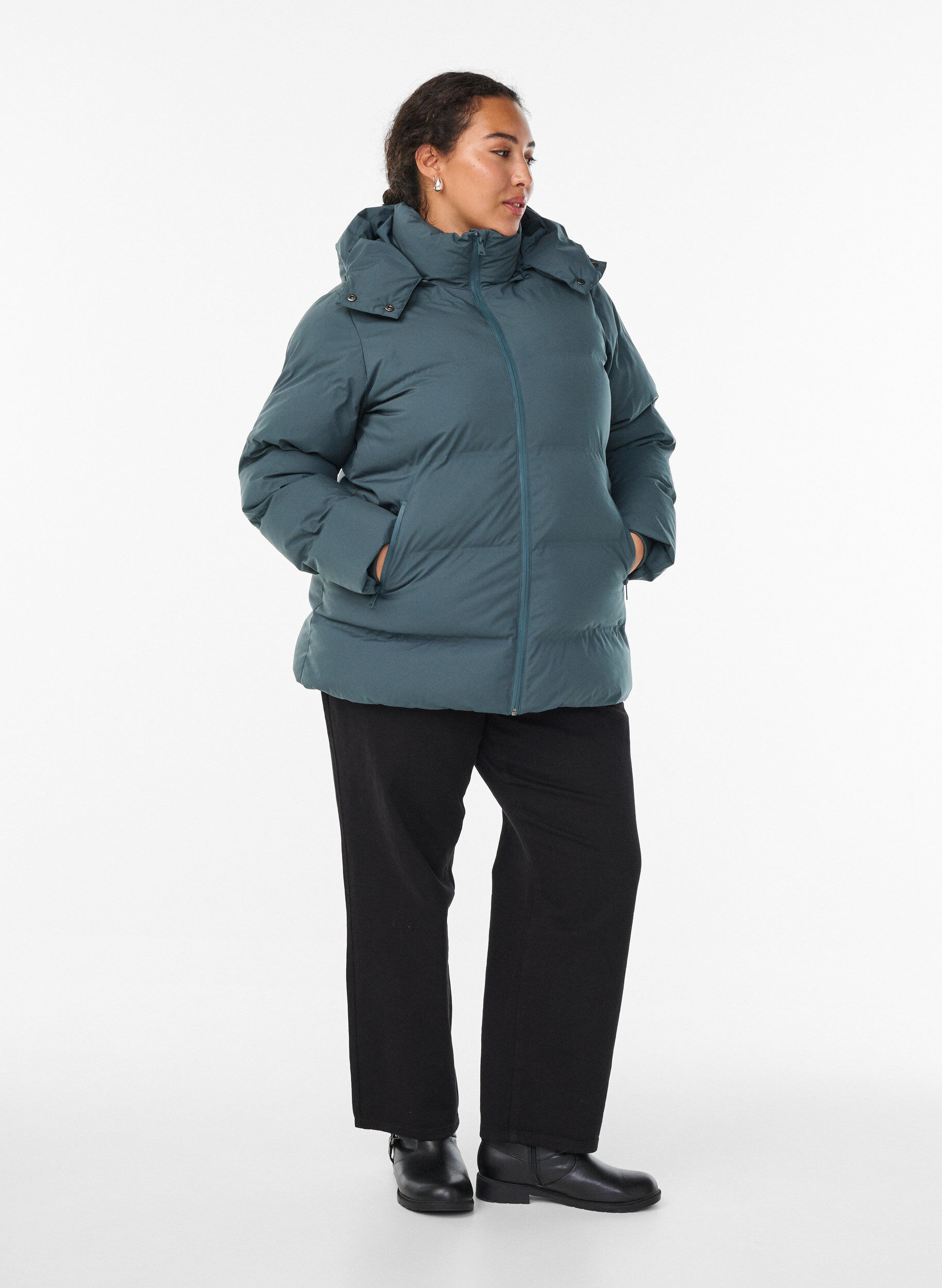 Zizzi Kurze Steppjacke mit abnehmbarer Kapuze, Gr&uuml;n, Model image number 1