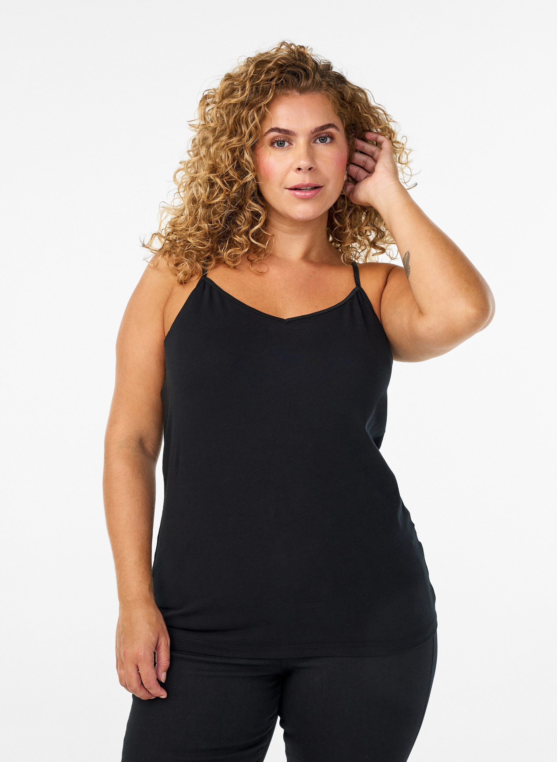 Basic-Spaghettitr&auml;ger-Top aus Baumwolle, Schwarz, Model