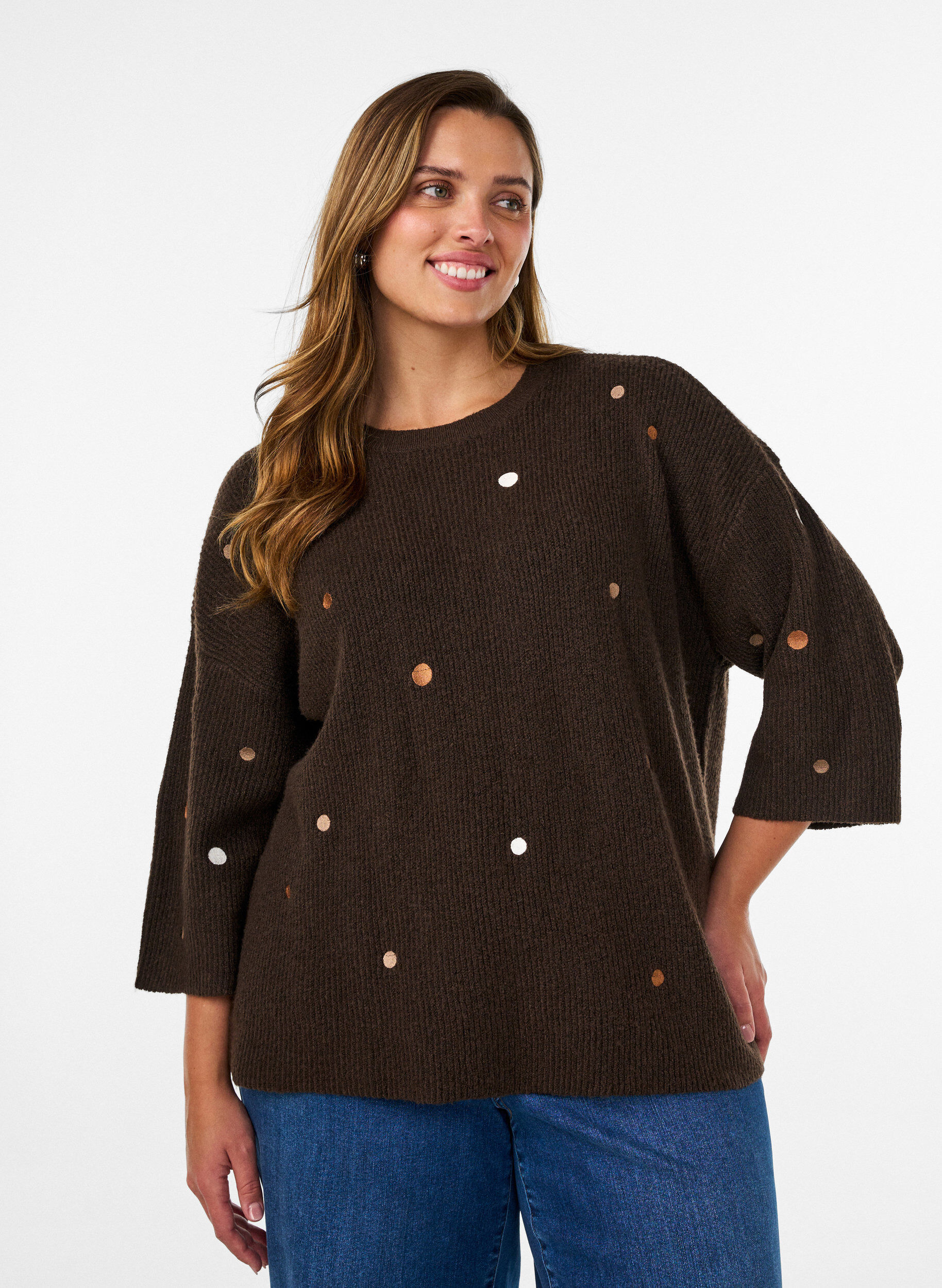 Strickbluse mit kleinen Stickmotiven, Braun, Model