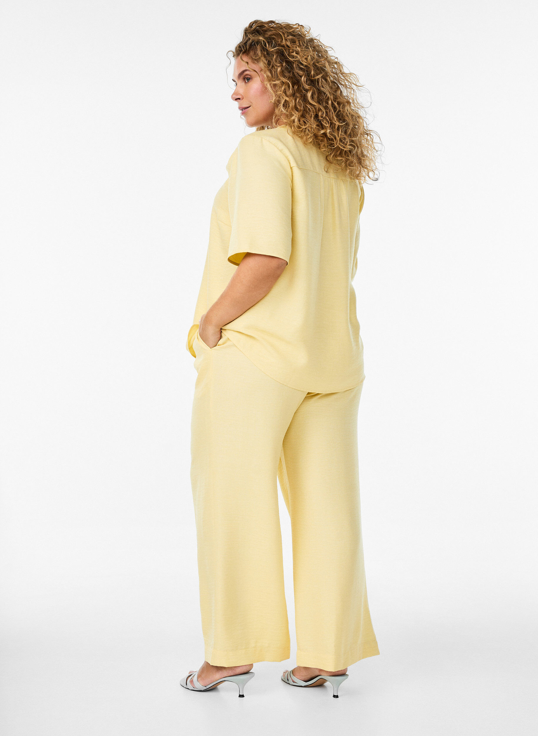 ZizziLockere Hose mit elastischem Bund und Taschen, Gelb, Model image number 1