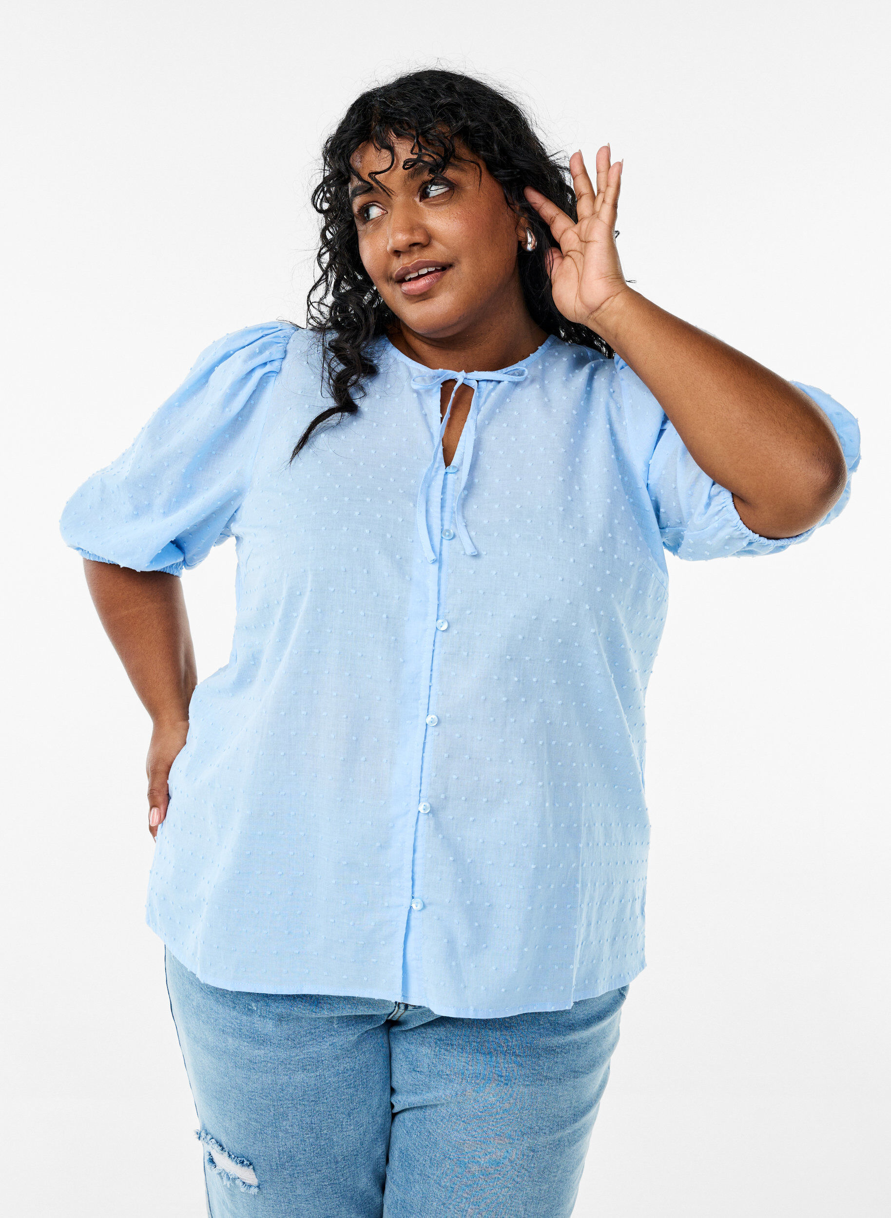 Zizzi Bluse mit Bindeband und gepunkteter Textur, Blau, Model image number 3