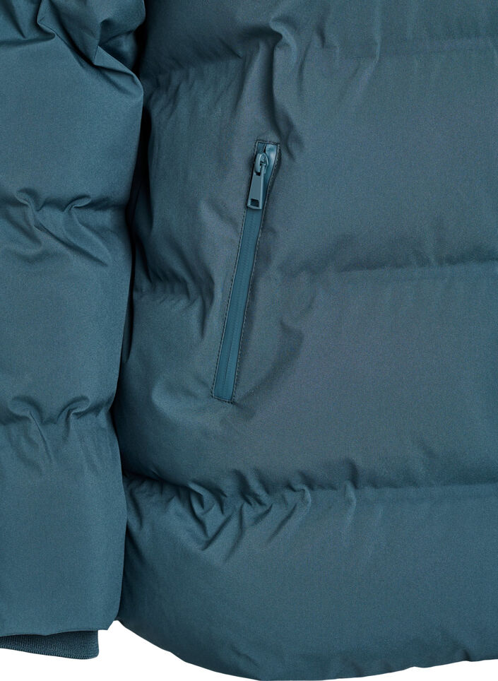 Kurze Steppjacke mit abnehmbarer Kapuze, Grün, Packshot image number 3