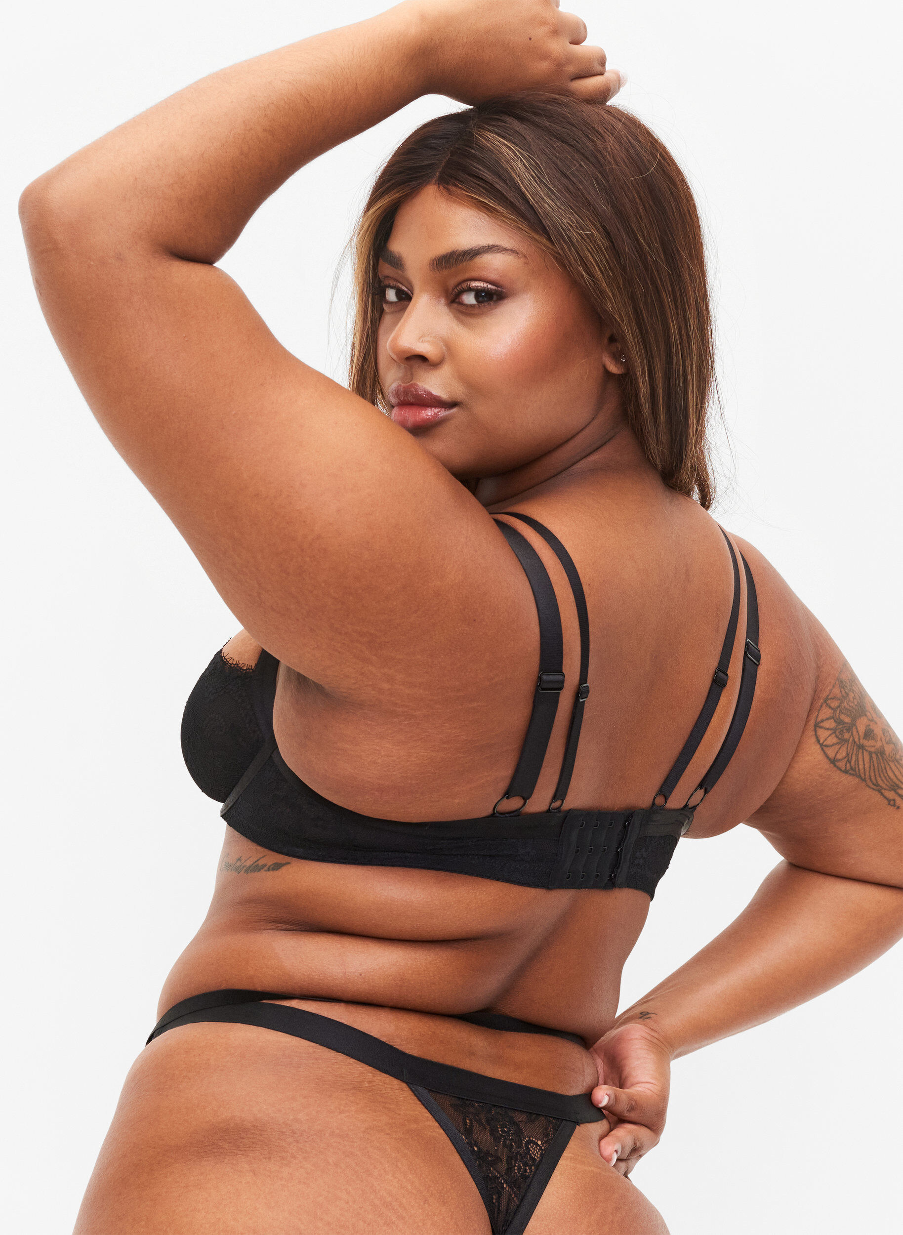 Zizzi Spitzen-BH mit String-Details, Black, Model image number 1