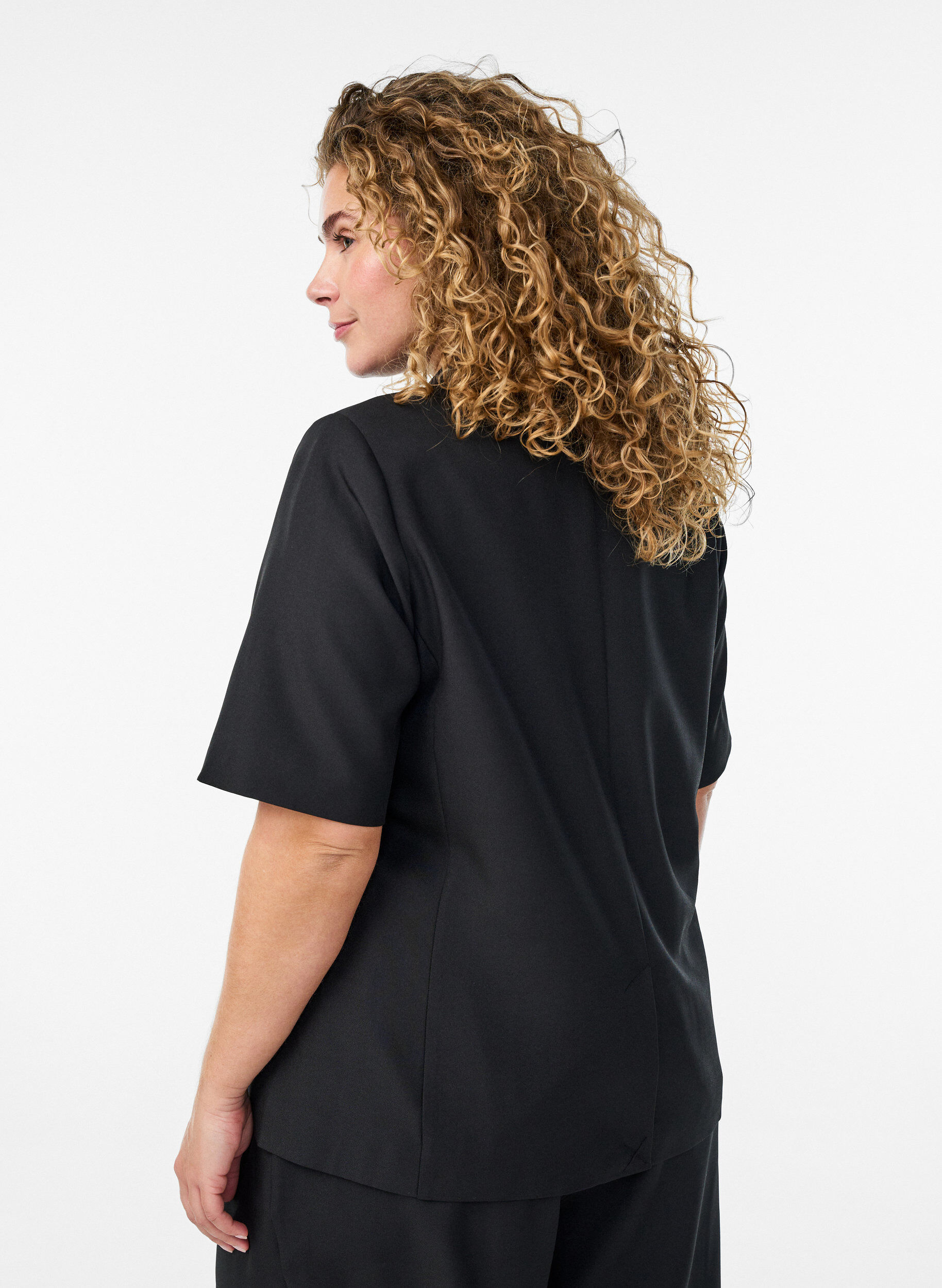 Zizzi Blazer mit kurzen &Auml;rmeln und Revers, Schwarz, Model image number 2