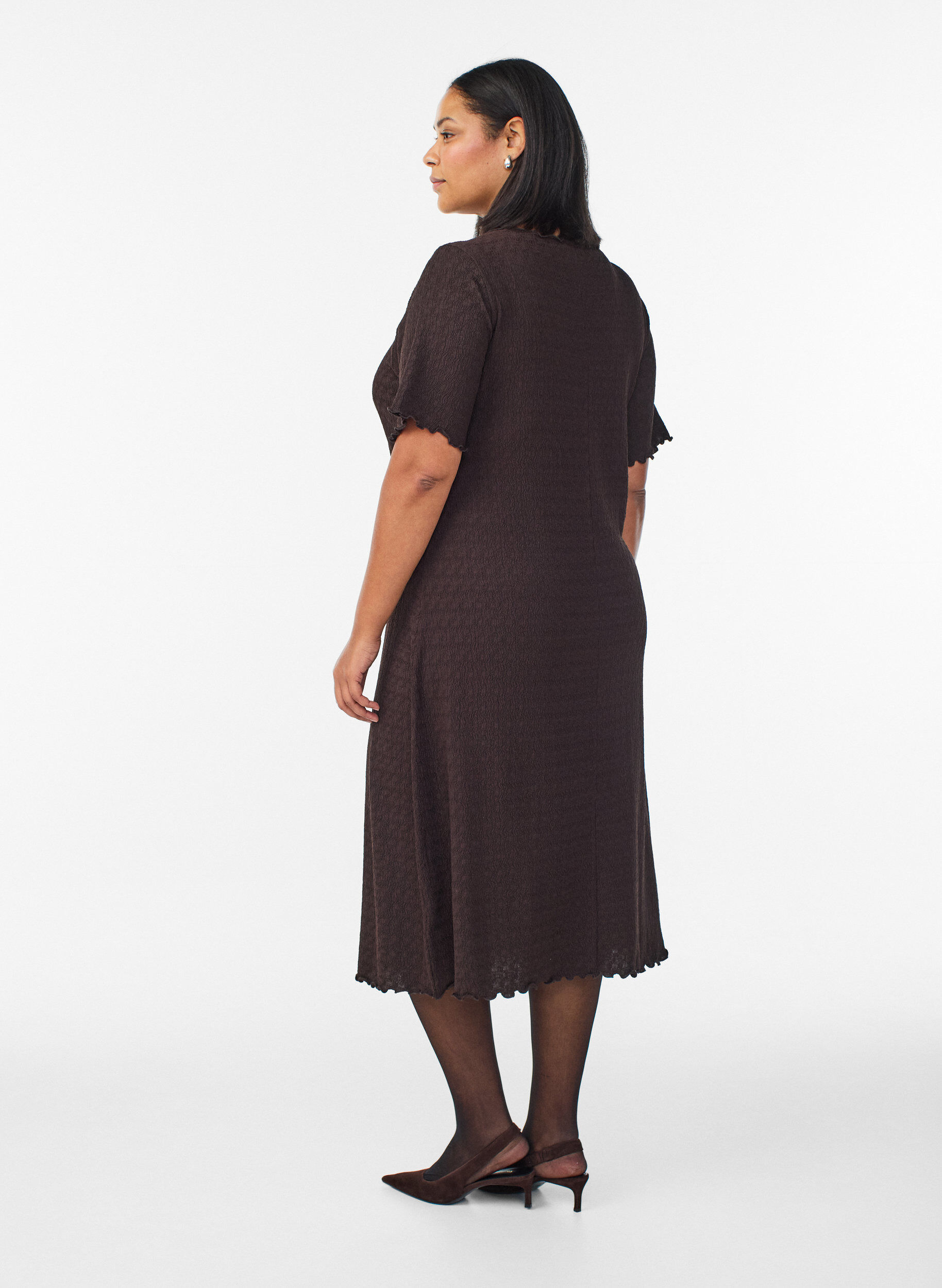 Zizzi Strukturiertes Midikleid mit kurzen &Auml;rmeln, Braun, Model image number 1