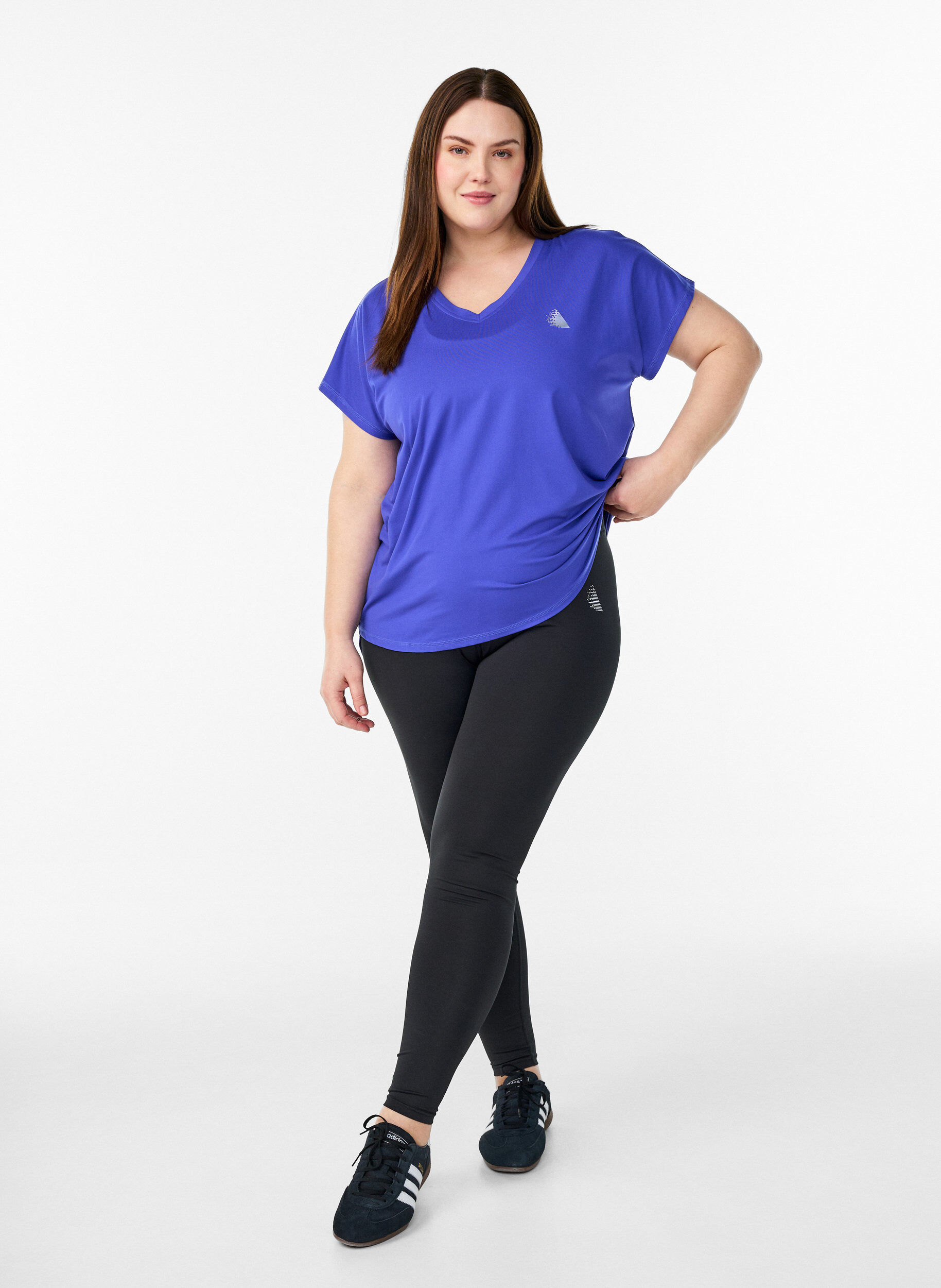 Zizzi Kurzarm Trainingsshirt mit V-Ausschnitt, Lila, Model image number 1