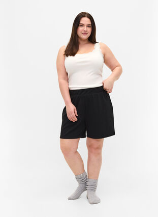 Lockere Shorts mit Struktur, Black, Model image number 3