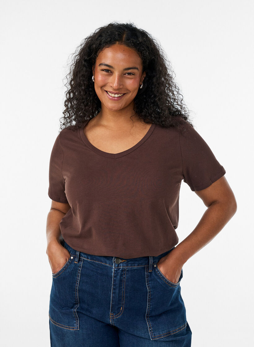 Einfarbiges basic T-Shirt aus Baumwolle, Braun, Model image number 0