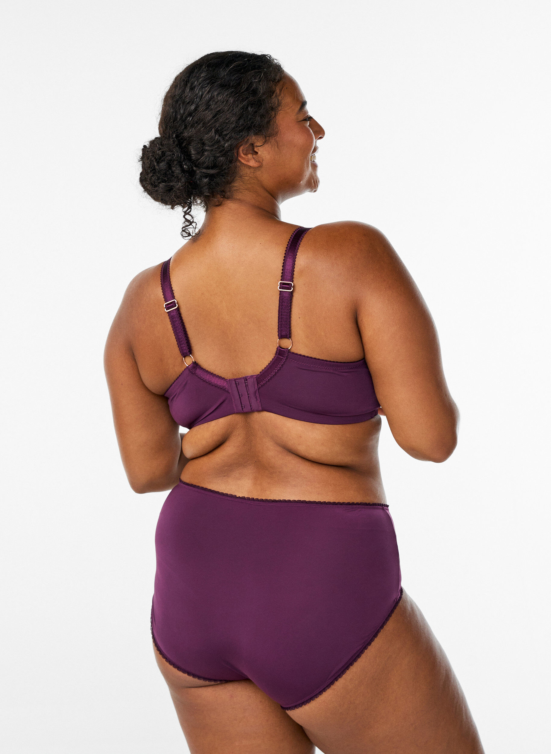 Zizzi Slip aus Mikrofaser mit Blumenstickerei, Lila, Model image number 1