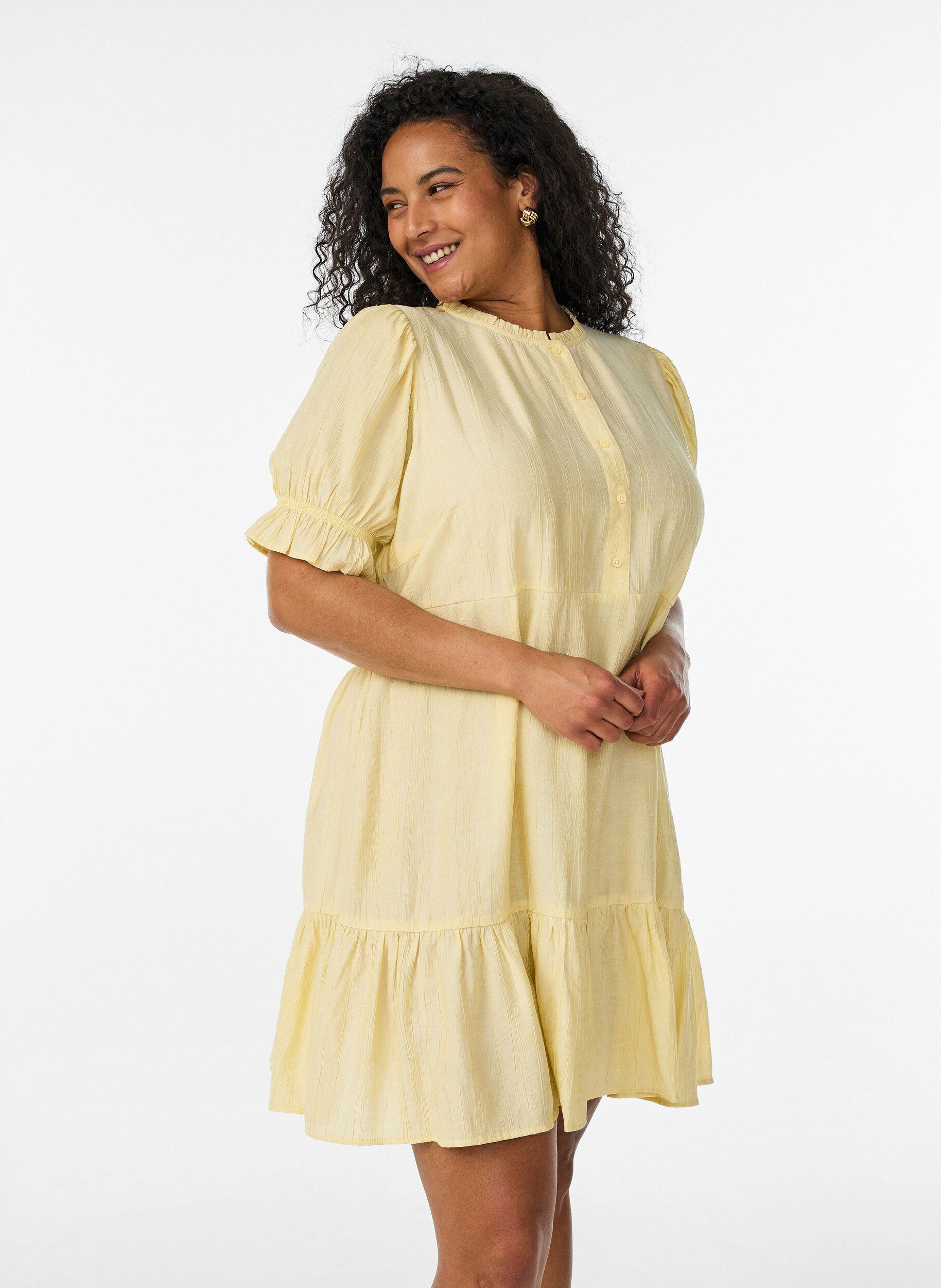 ZizziKurzes Kleid aus Viskose mit R&uuml;schendetails, Gelb, Model image number 0