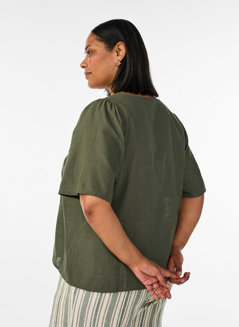 Kurz&auml;rmelige Bluse aus Baumwolle mit V-Ausschnitt, Gr&uuml;n, Model image number 2