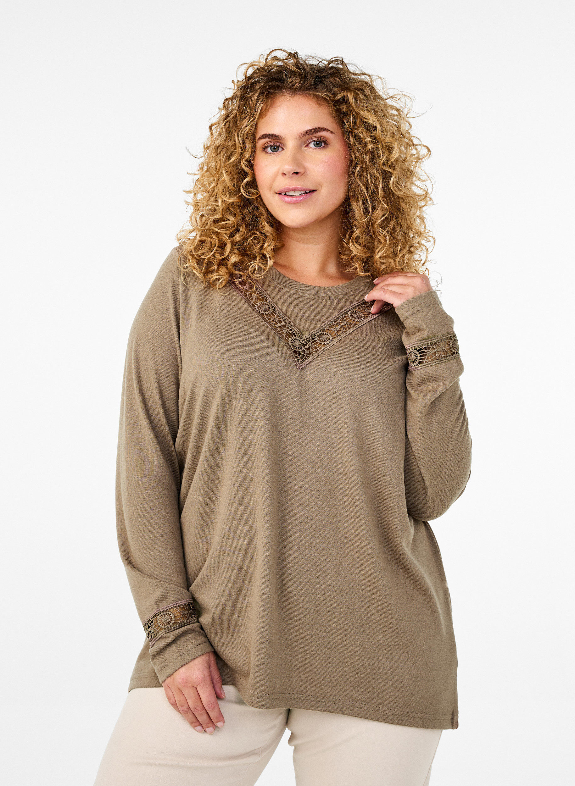 Zizzi Bluse mit Stickereidetails und langen &Auml;rmeln, Braun, Model image number 0
