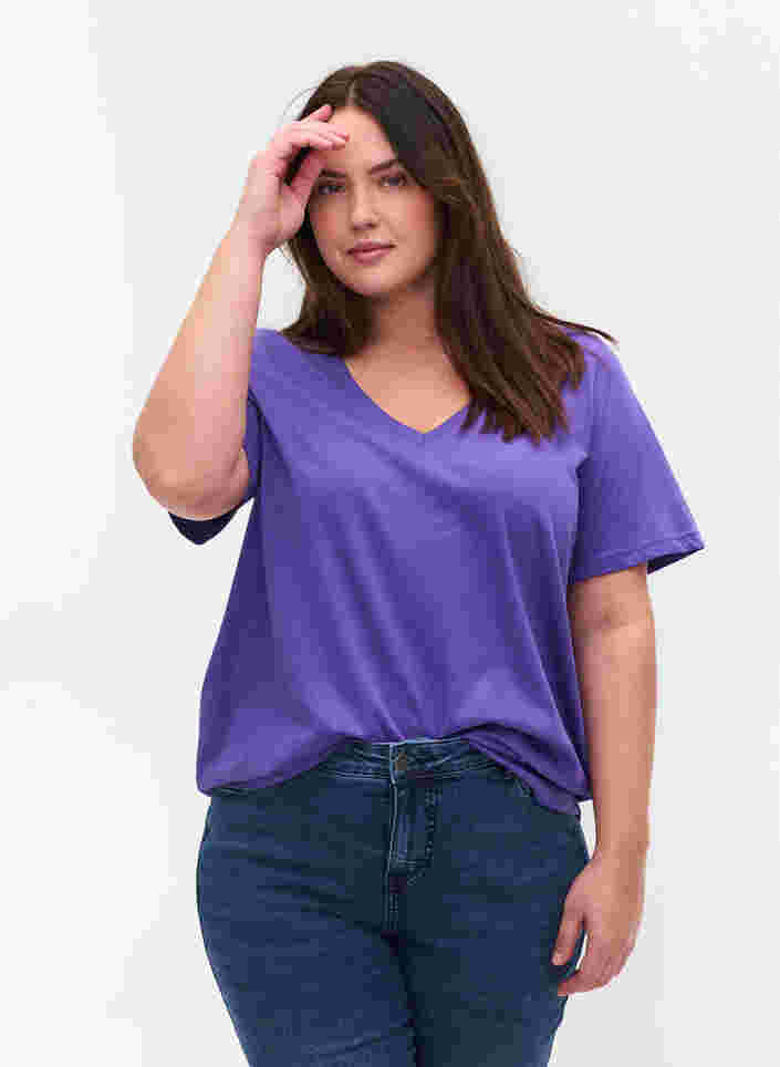 T-Shirt aus Bio-Baumwolle mit V-Ausschnitt, Ultra Violet, Model image number 0