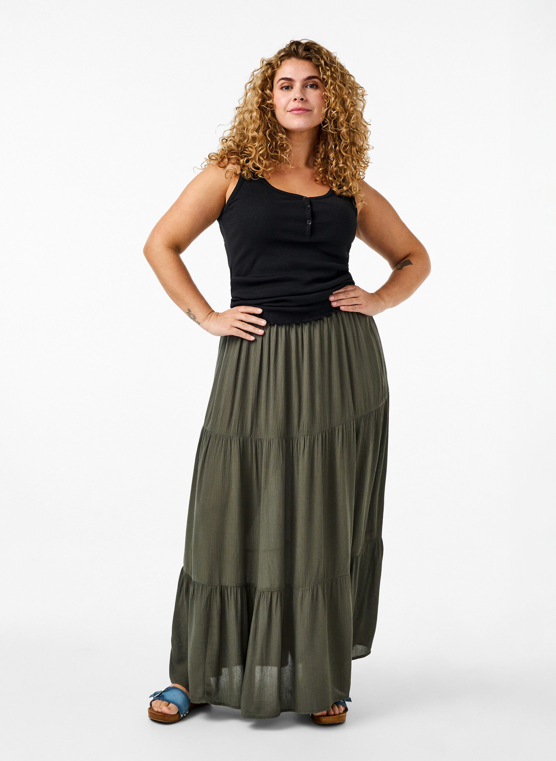 Zizzi Geripptes Tanktop mit Kn&ouml;pfen, Black, Model image number 1