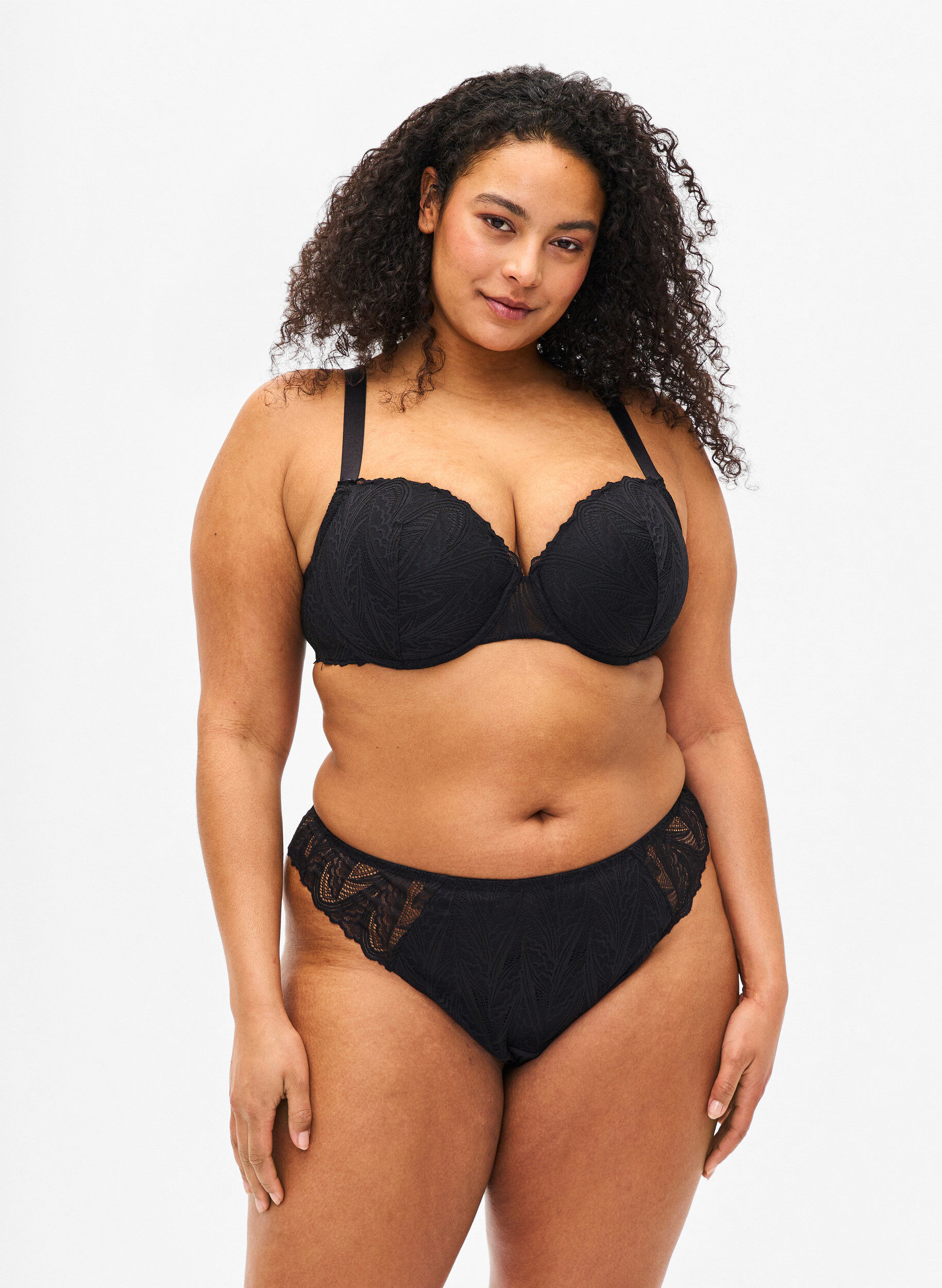 String mit Spitze und normal hohem Bund, Schwarz, Model