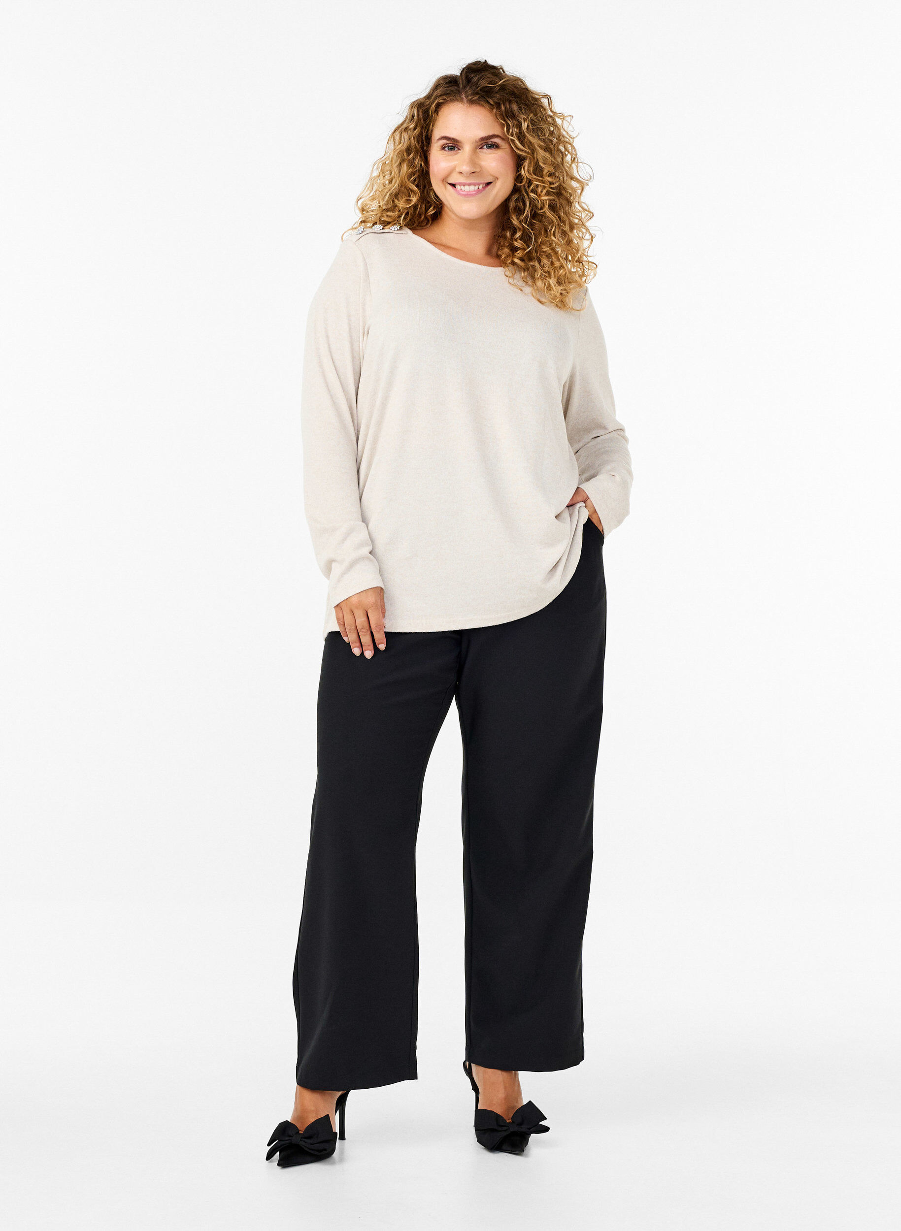 Zizzi Bluse mit Zierkn&ouml;pfen, Beige, Model image number 1