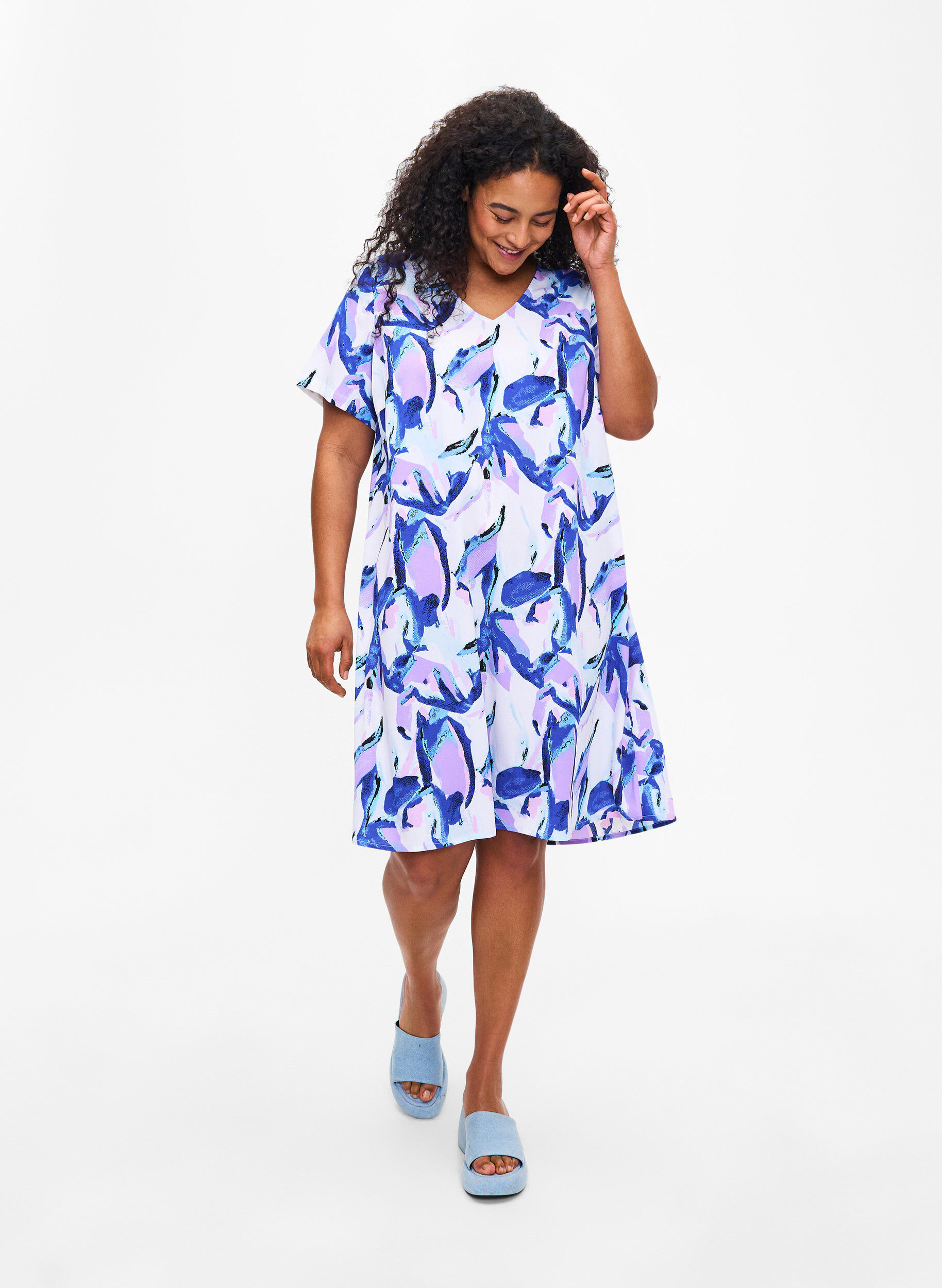 Zizzi FLASH &ndash; Kleid mit V-Ausschnitt und Aufdruck, Snow White Flower, Model image number 2