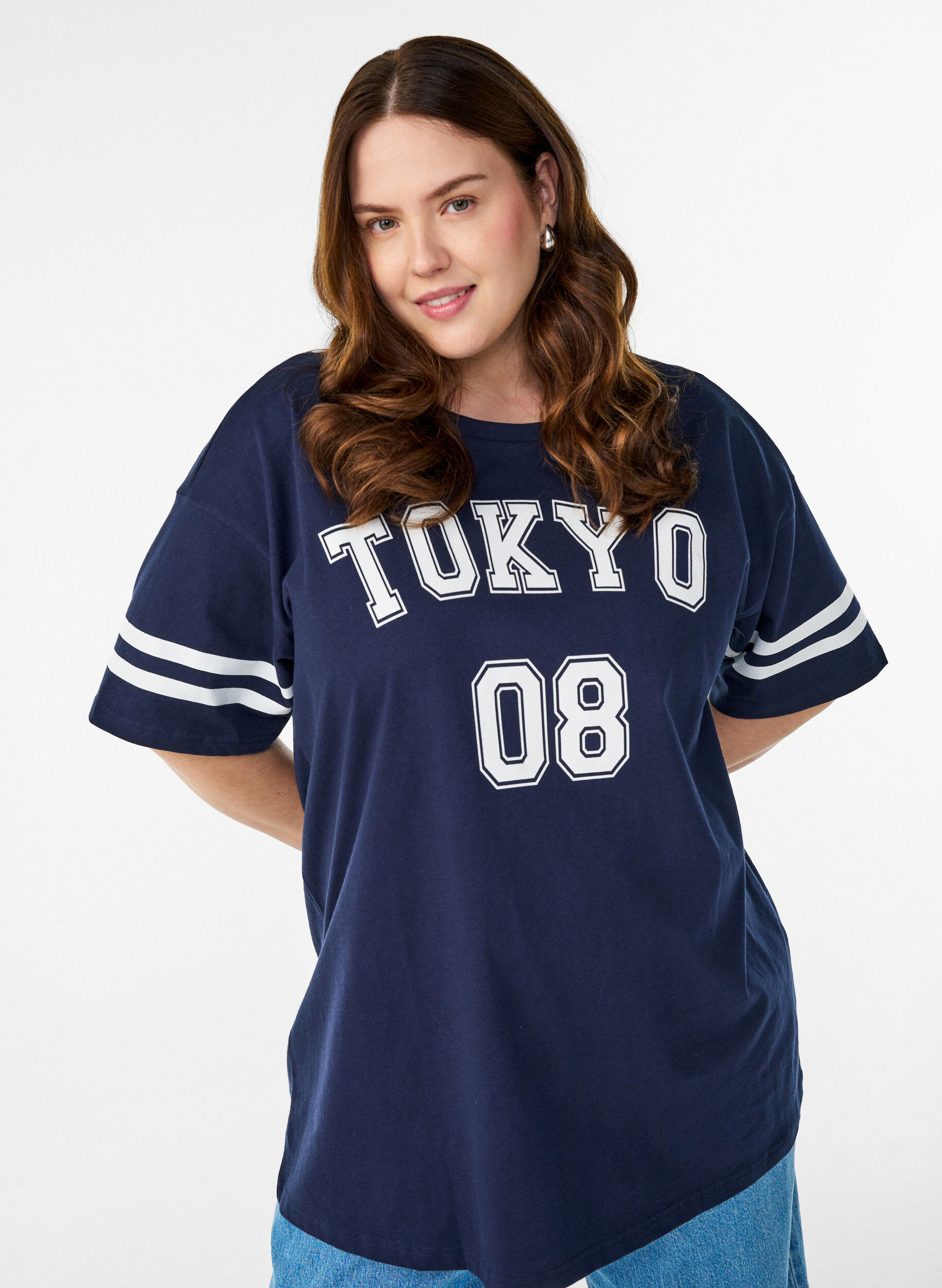 Zizzi Sportliches Oversize-College-T-Shirt, Blau, Model image number 3