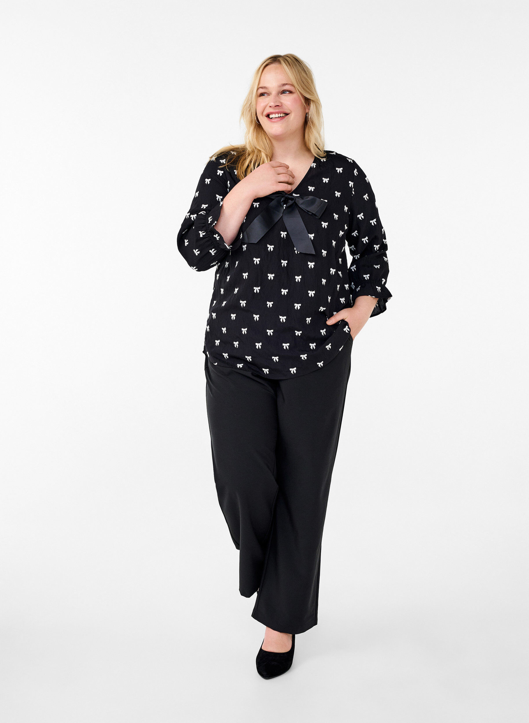 Zizzi Bluse mit Schleifen und 3/4-&Auml;rmeln, Black White Bow, Model image number 2