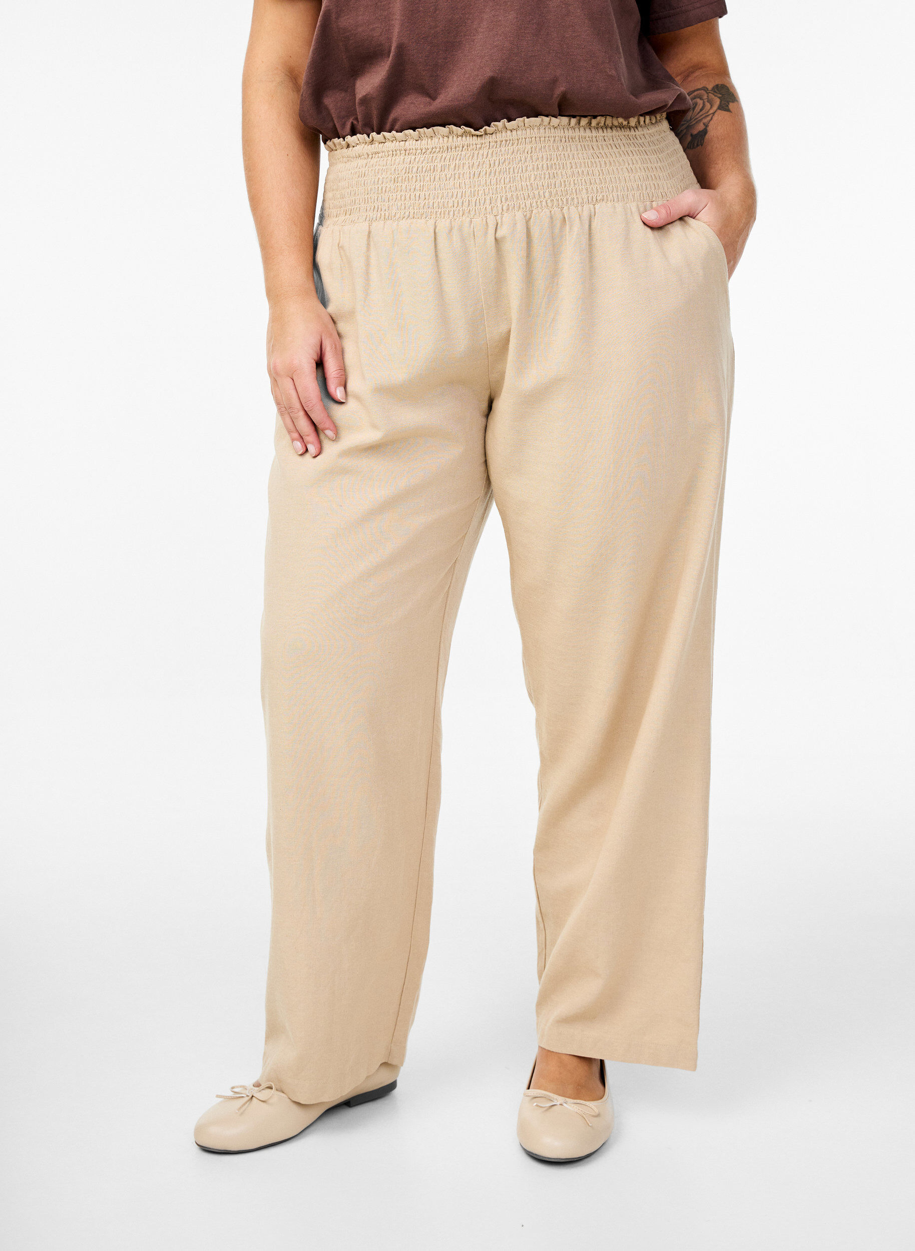 Zizzi Smockhose mit Leinen, Beige, Model image number 2