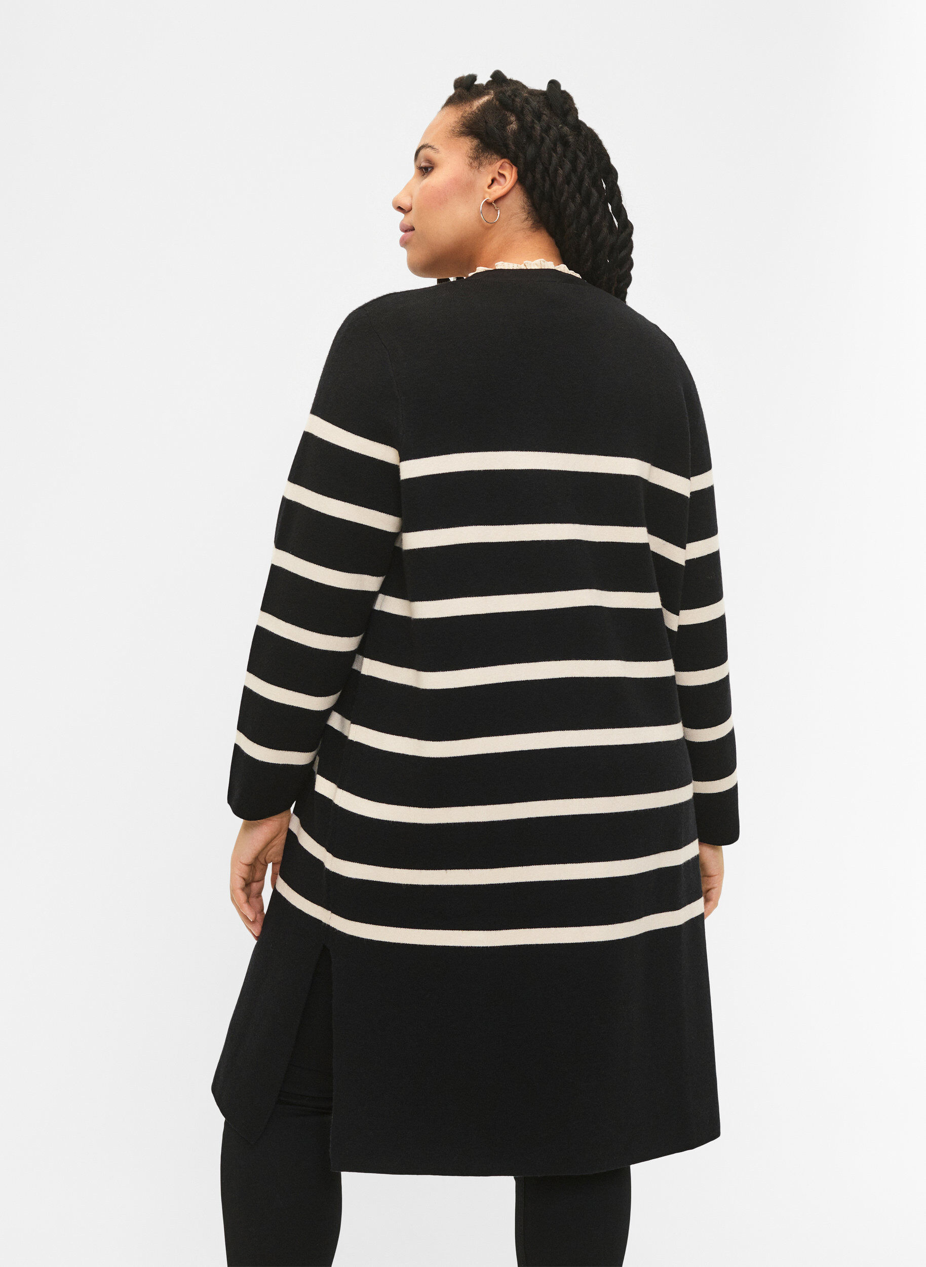 Zizzi Gestreifte Strickjacke aus Viskosemischung, Black w. Birch, Model image number 1