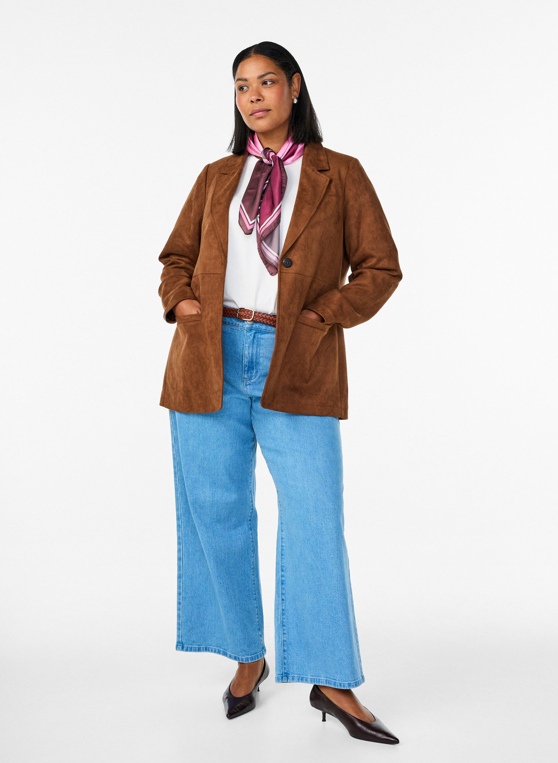 Zizzi Blazer aus Kunstwildleder, Braun, Model image number 1