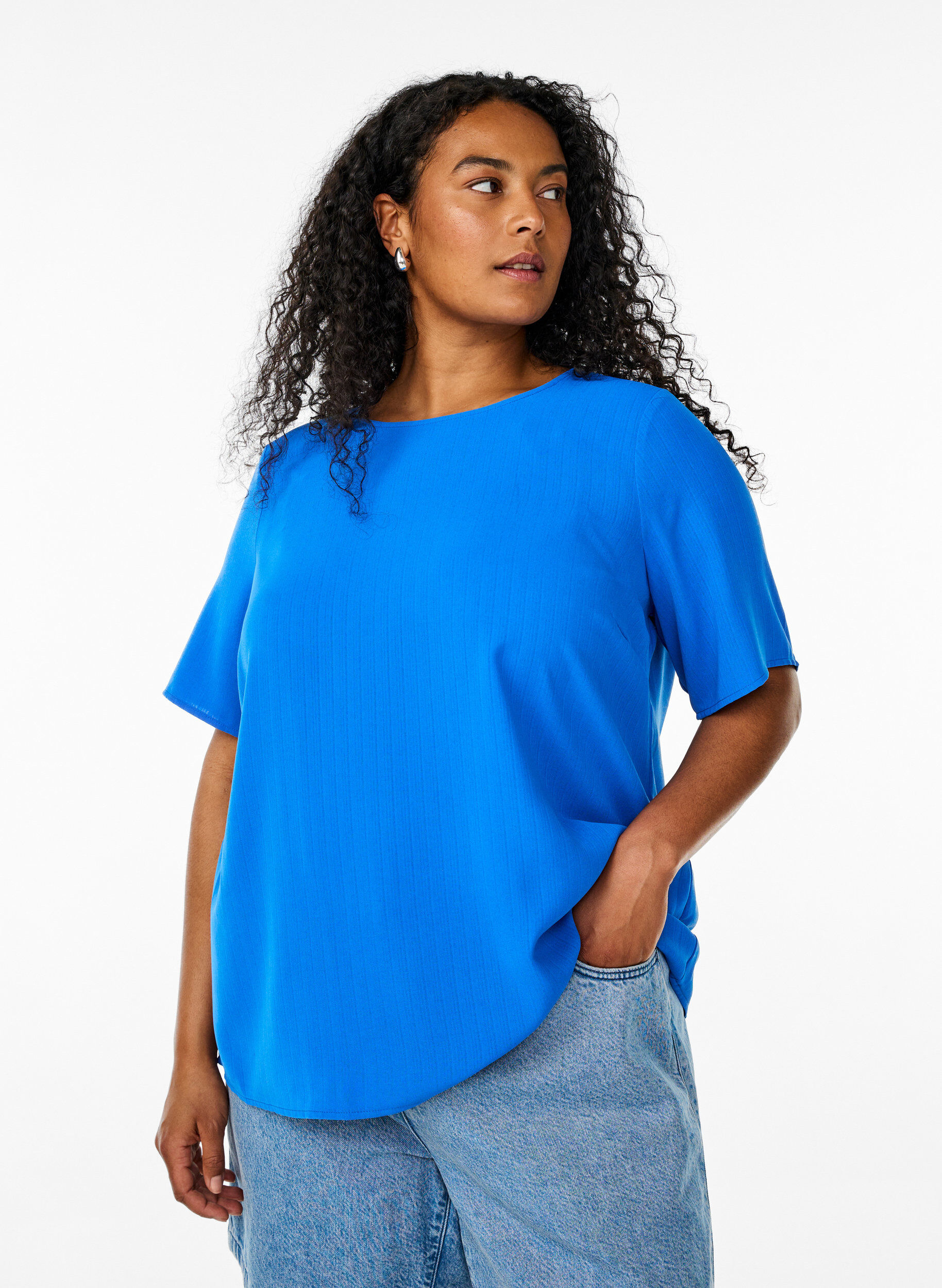 Kurz&auml;rmelige Bluse mit Rundhalsausschnitt, Blau, Model