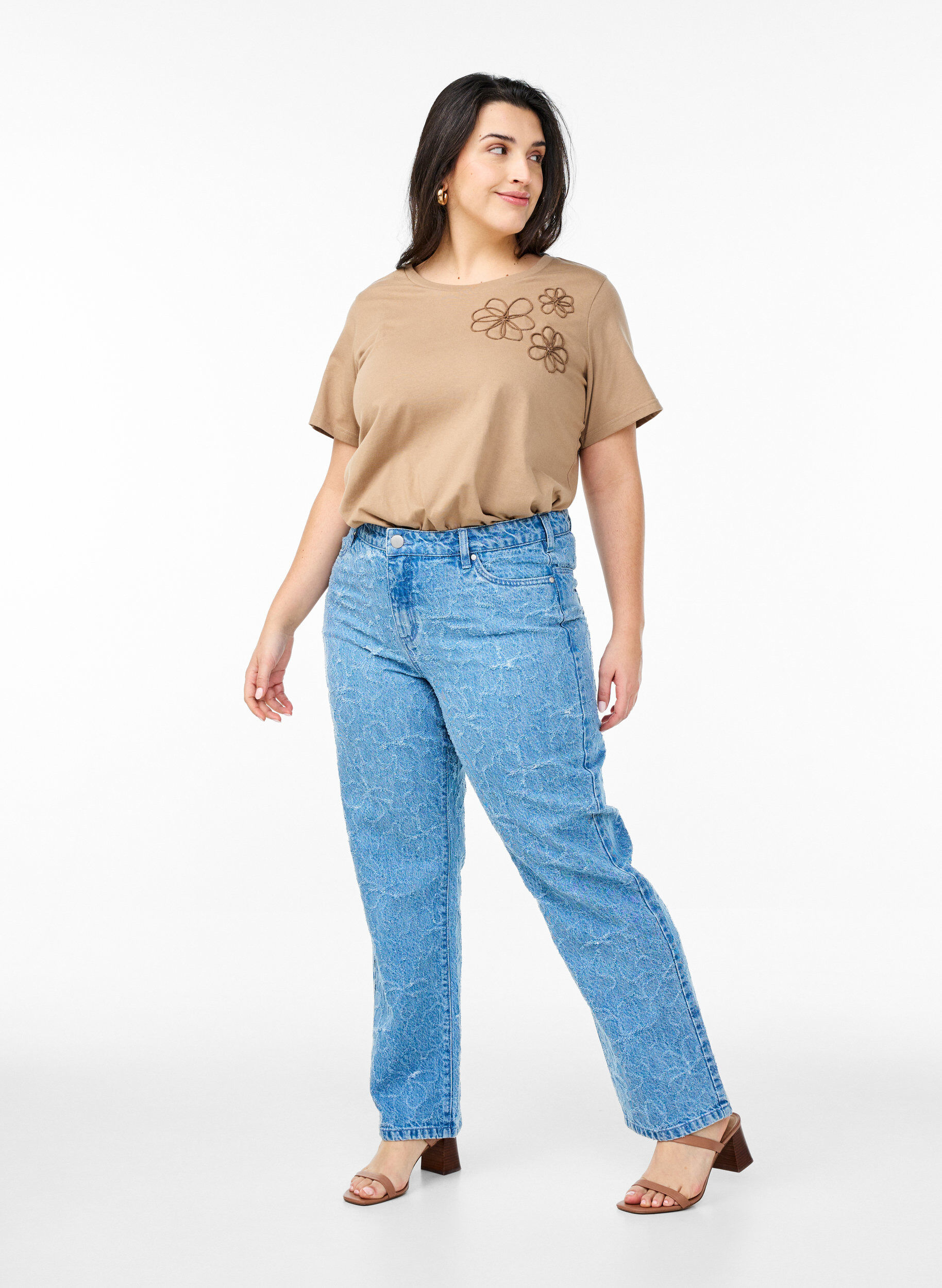 Zizzi Gemma Jeans mit hoher Taille und gebl&uuml;mtem Muster, Blau, Model image number 1