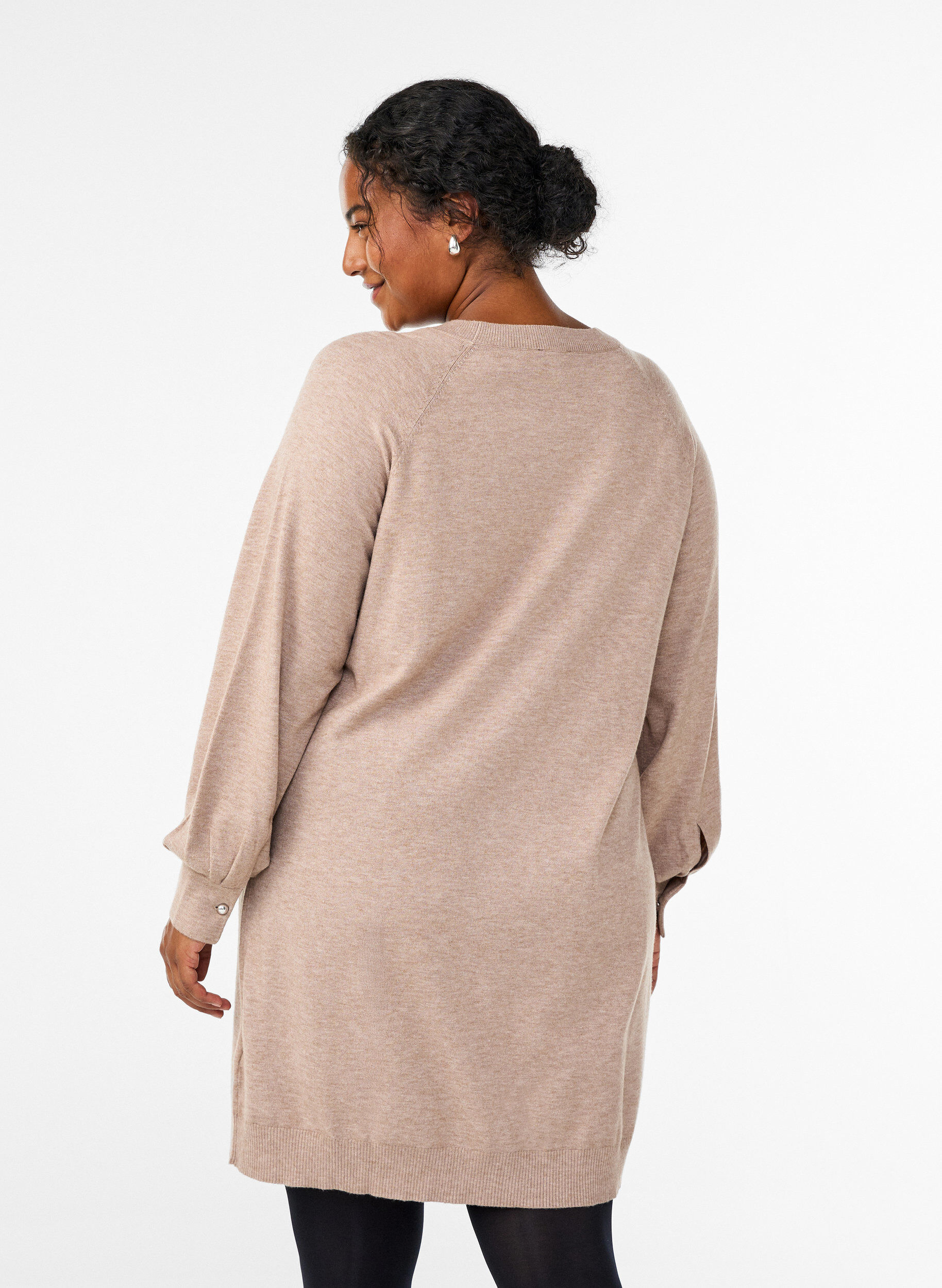 Zizzi Kurzes Strickkleid mit Raglan&auml;rmeln, Beige, Model image number 2