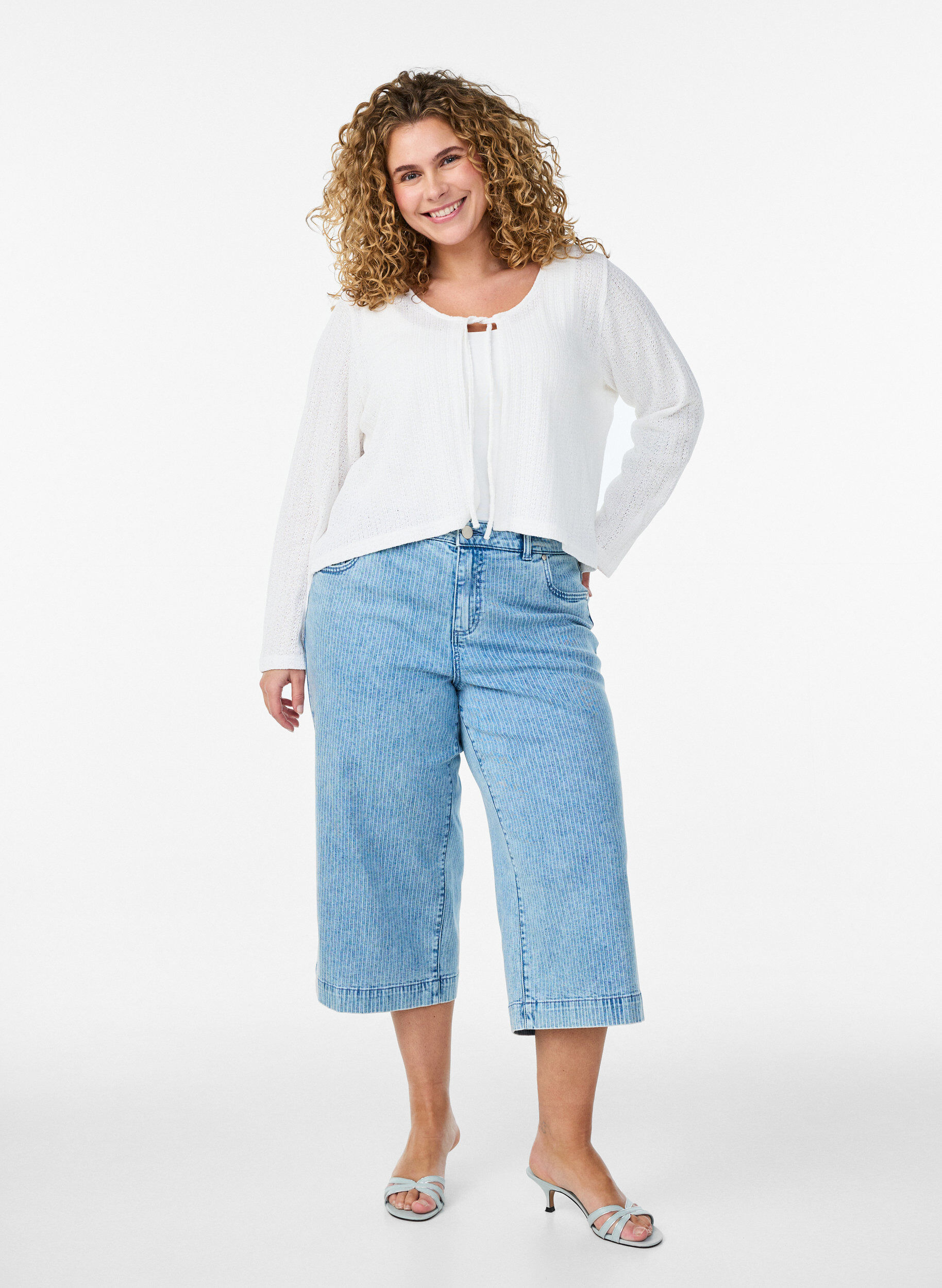 Zizzi Strickjacke aus Jersey mit Struktur und Bindedetail vorne, Wei&szlig;, Model image number 1