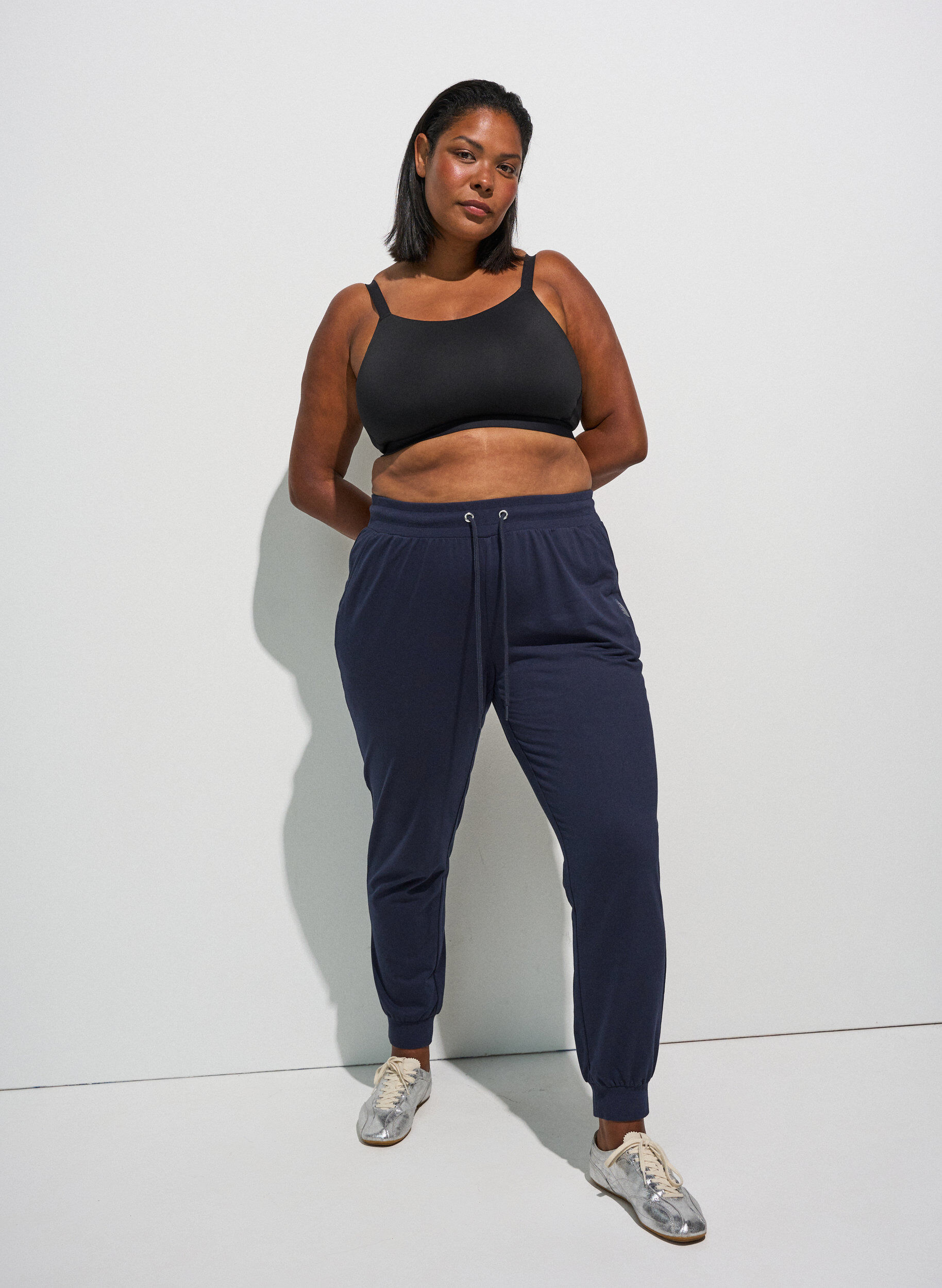 ZizziLockere Trainingshose mit Taschen, Blau, Model image number 1