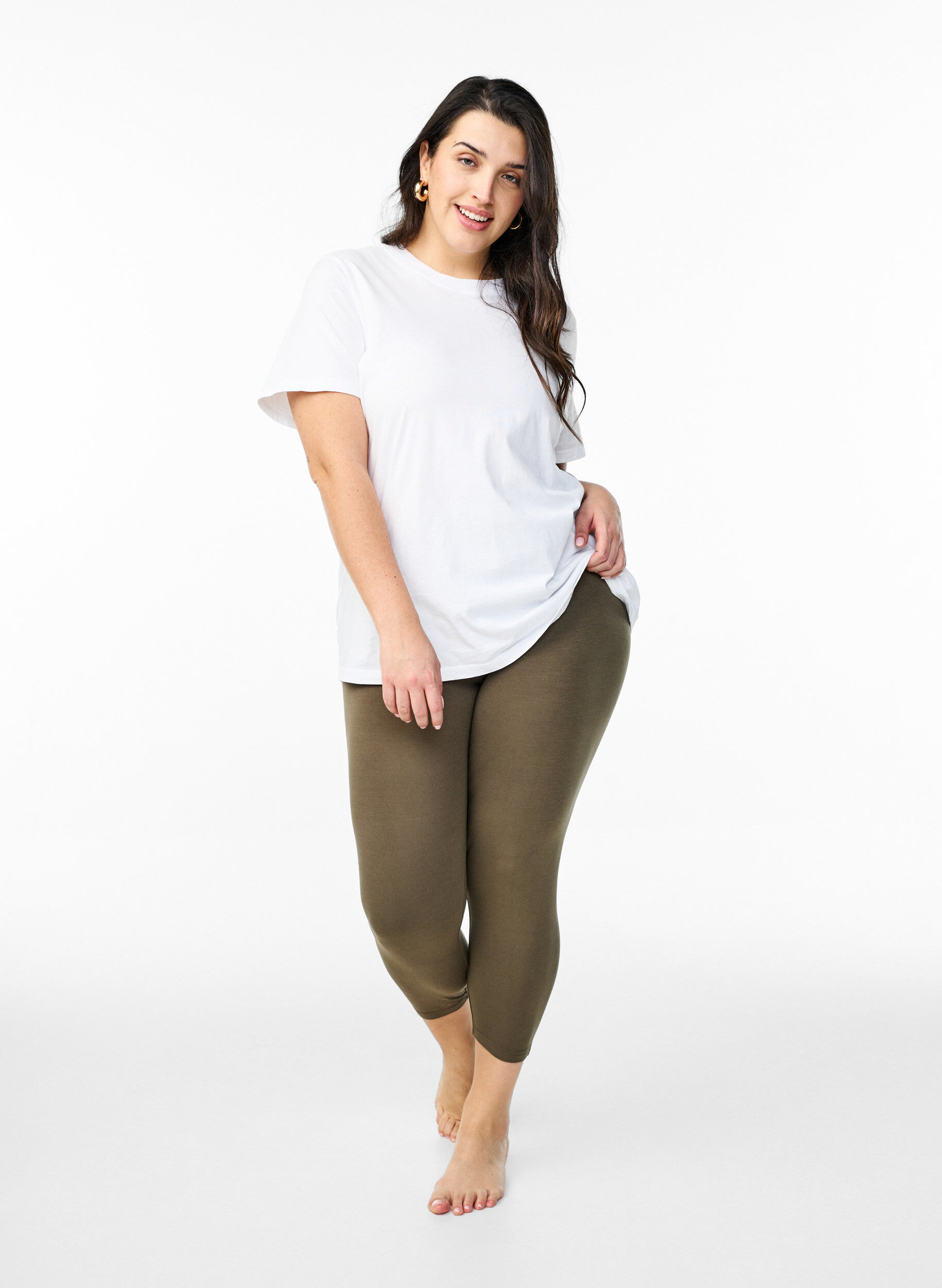 Zizzi Basic 3/4 Leggings aus Viskose, Gr&uuml;n, Model image number 1