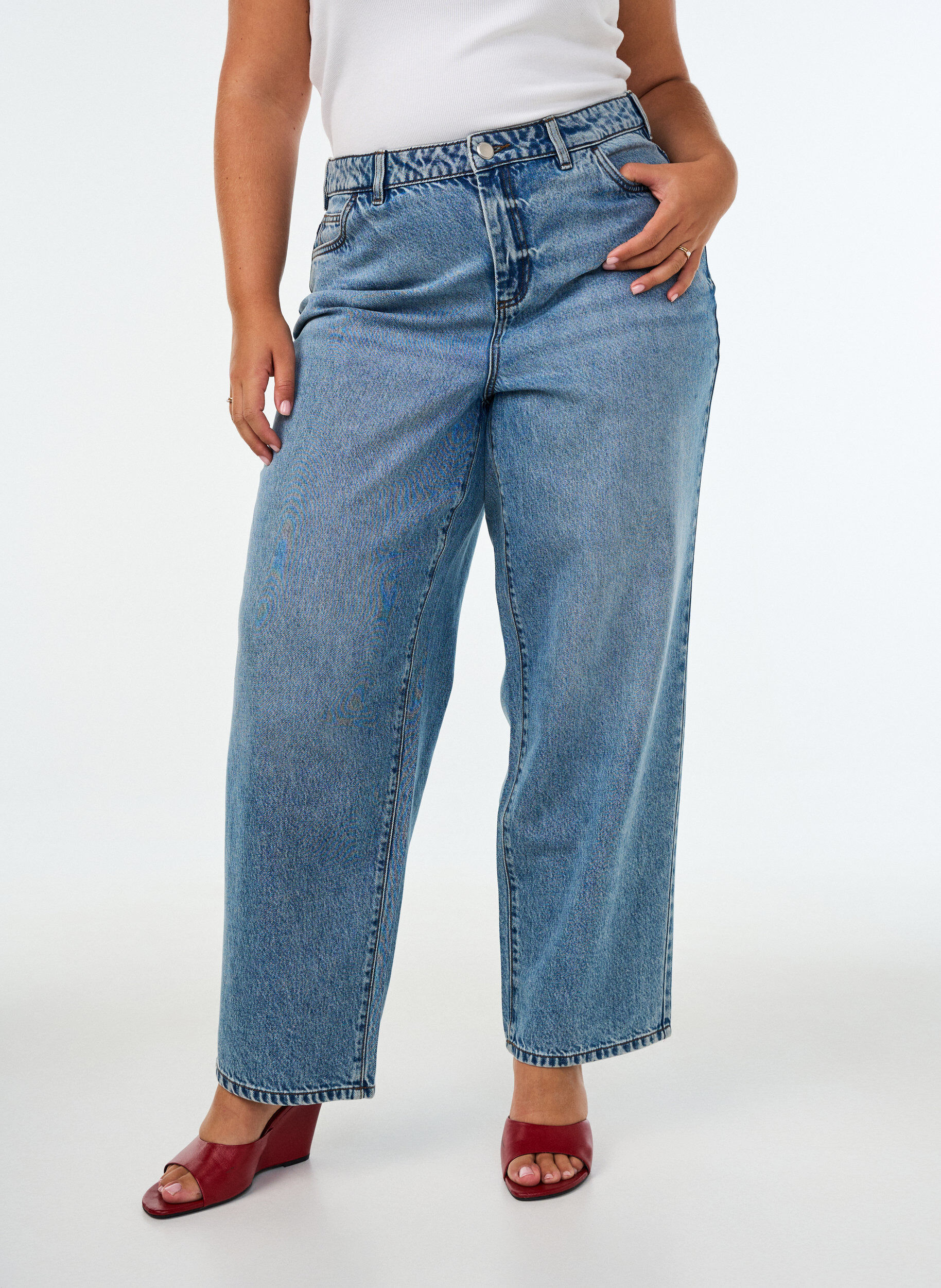 ZizziKiana Straight-Fit-Jeans mit hoher Taille, Blau, Model image number 2