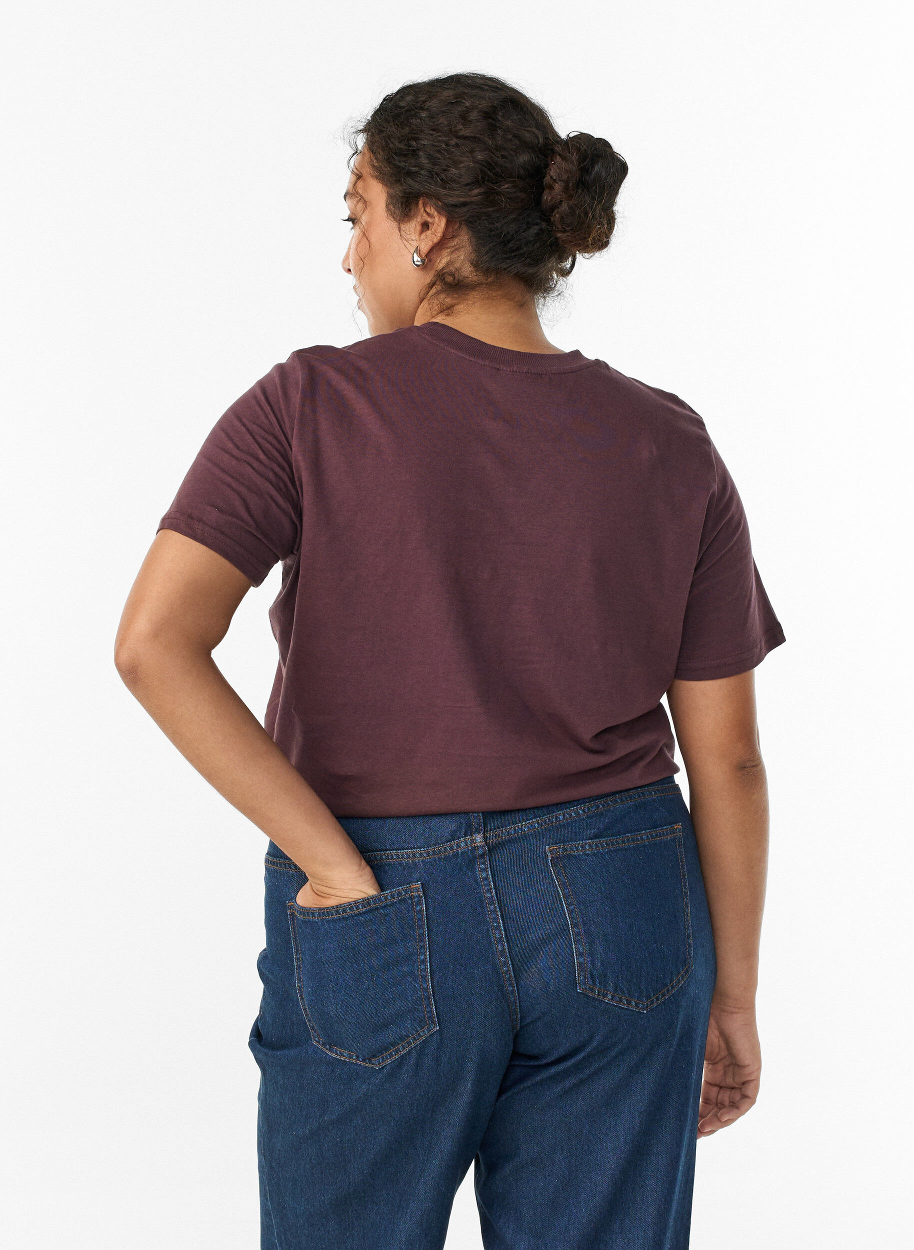 Zizzi Basic-T-Shirt aus Baumwolle mit Rundhalsausschnitt, Dunkles Bordeaux, Model image number 2