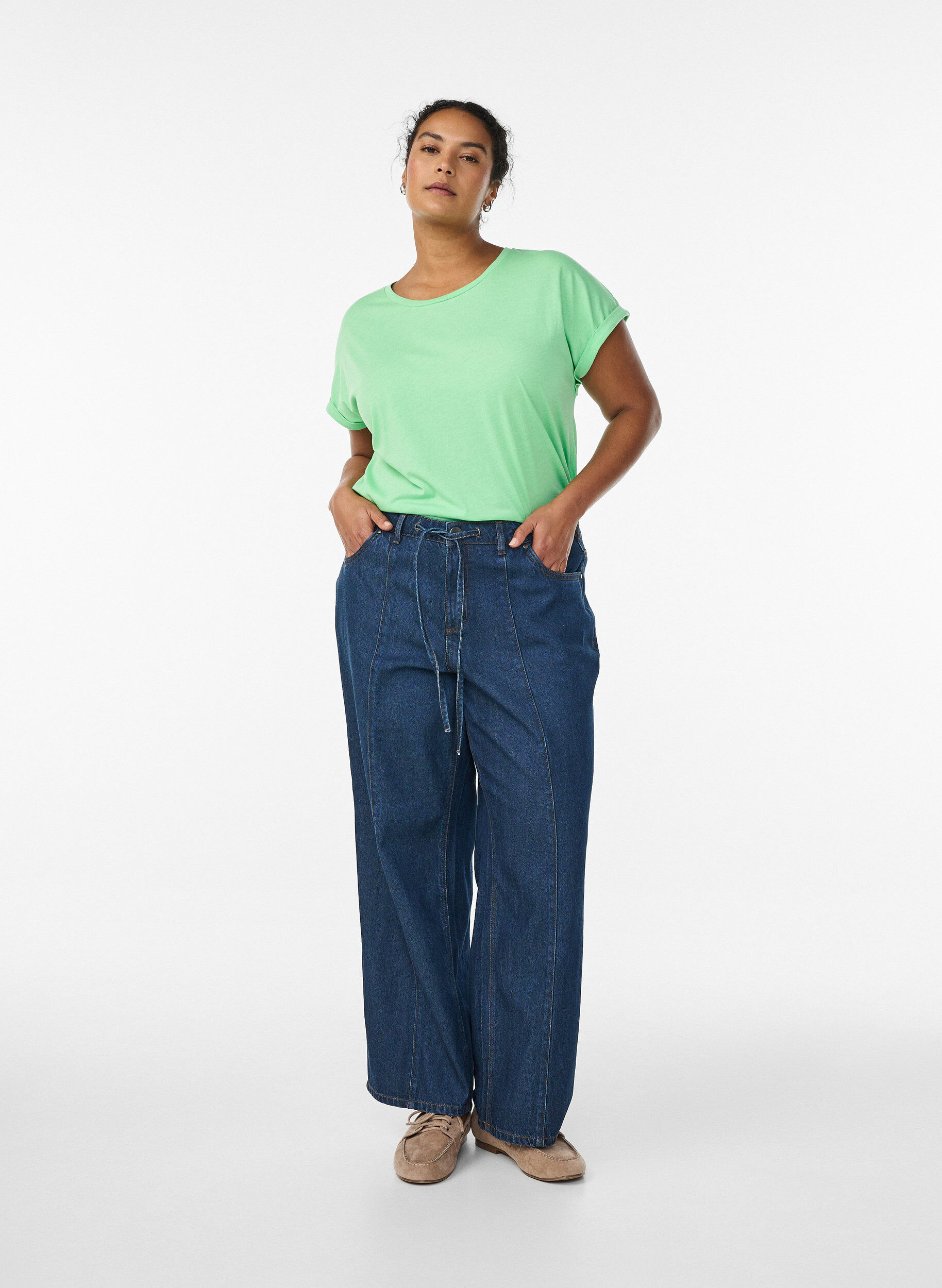 Zizzi Kurz&auml;rmeliges T-Shirt aus einer Baumwollmischung, Gr&uuml;n, Model image number 1