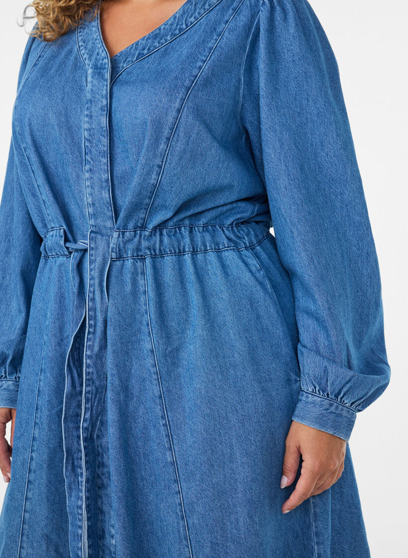 Jeanskleid mit V-Ausschnitt und Bindeg&uuml;rtel, Blau, Model image number 3