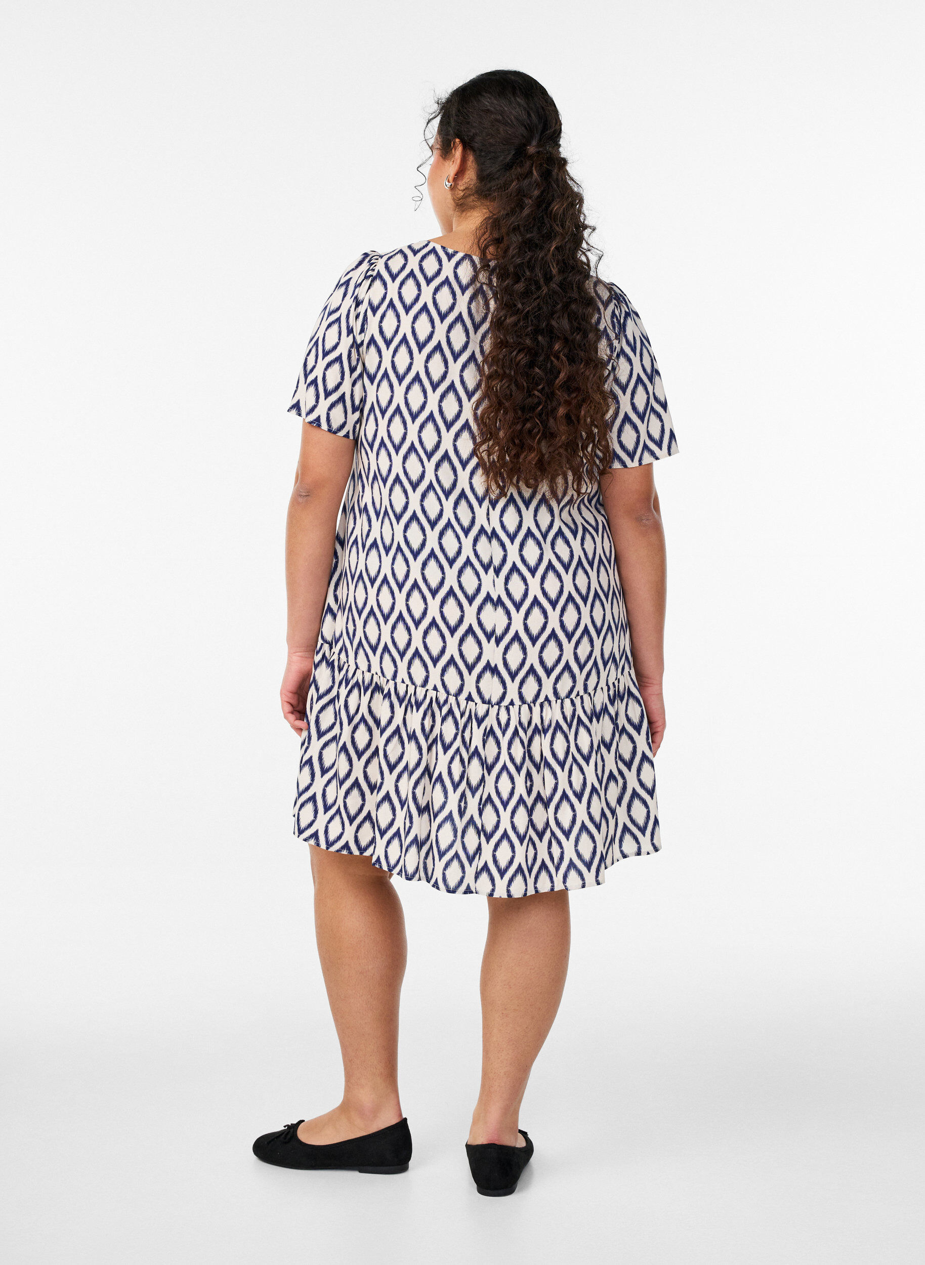 Zizzi Kleid aus Viskose mit Schnittlinie, Blau, Model image number 2