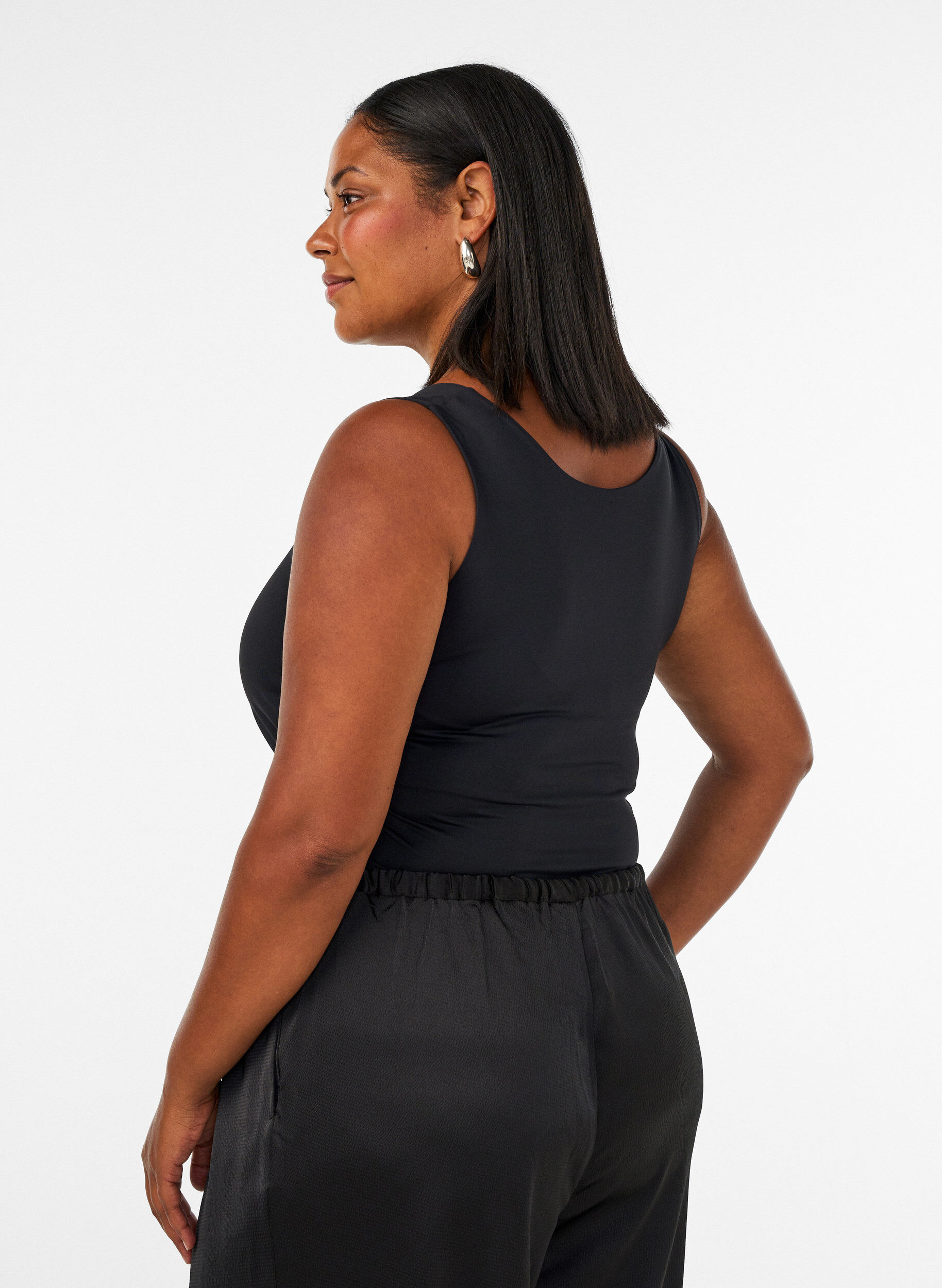 ZizziFigurbetontes Basic-Top aus glattem Stoff, Schwarz, Model image number 2