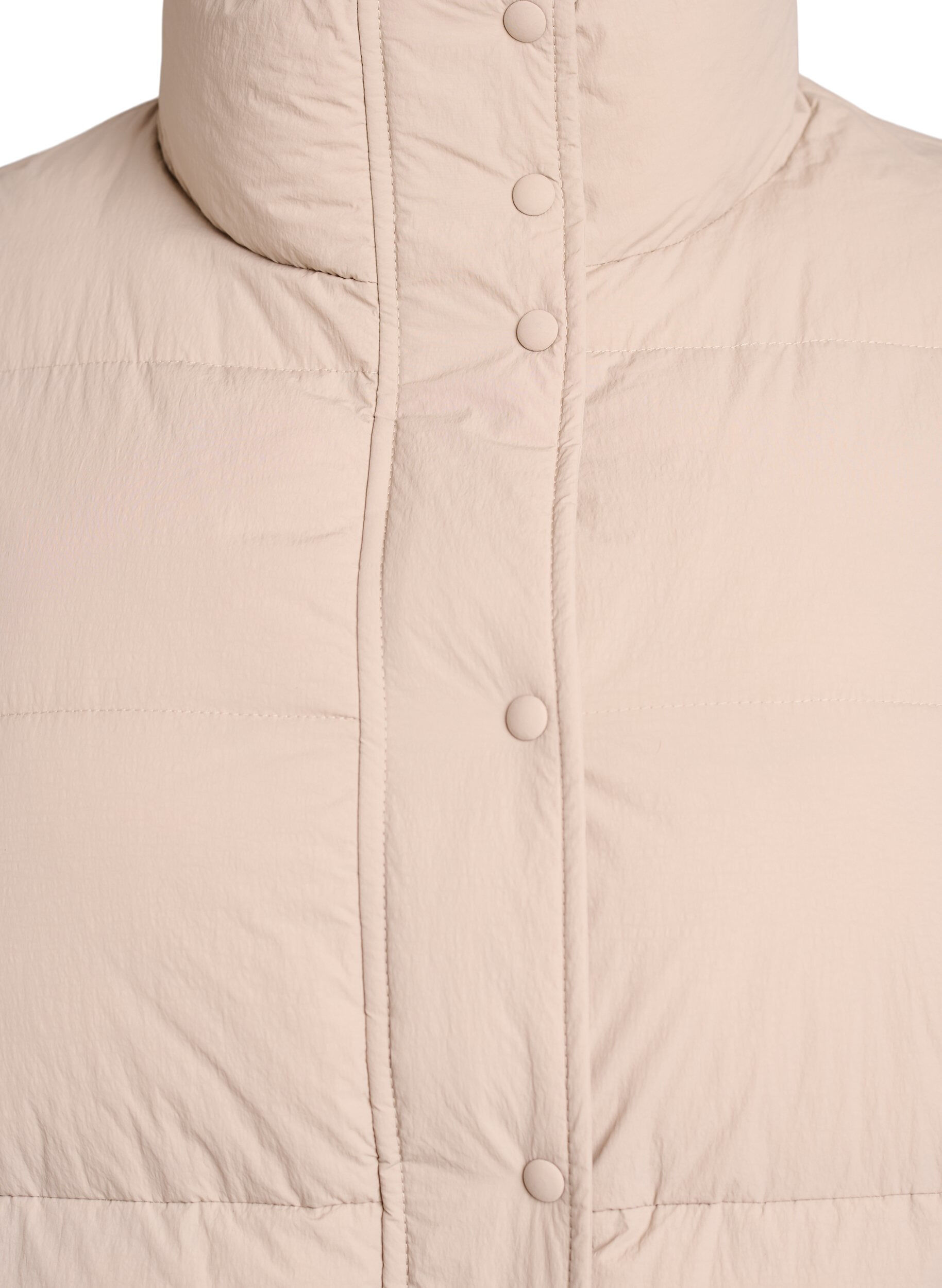 Zizzi Kurze gepolsterte Pufferjacke mit hohem Kragen, Beige, Packshot image number 2