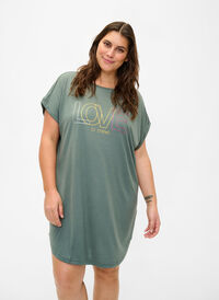 Kurzärmliges Nachthemd mit Textdruck, Balsam Green Love, Model