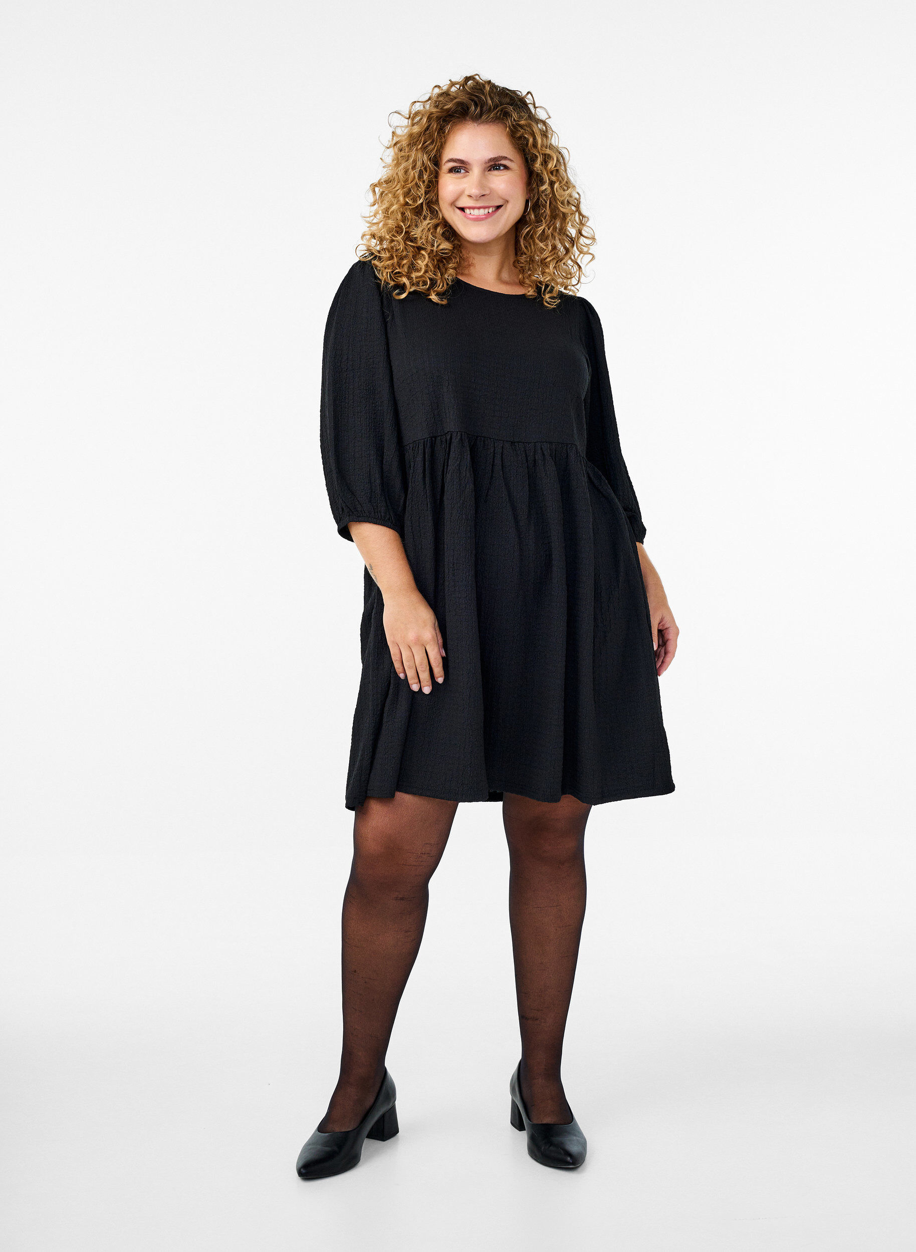 Zizzi FLASH - Kurzes Kleid mit Struktur und 3/4-&Auml;rmeln, Black, Model image number 2