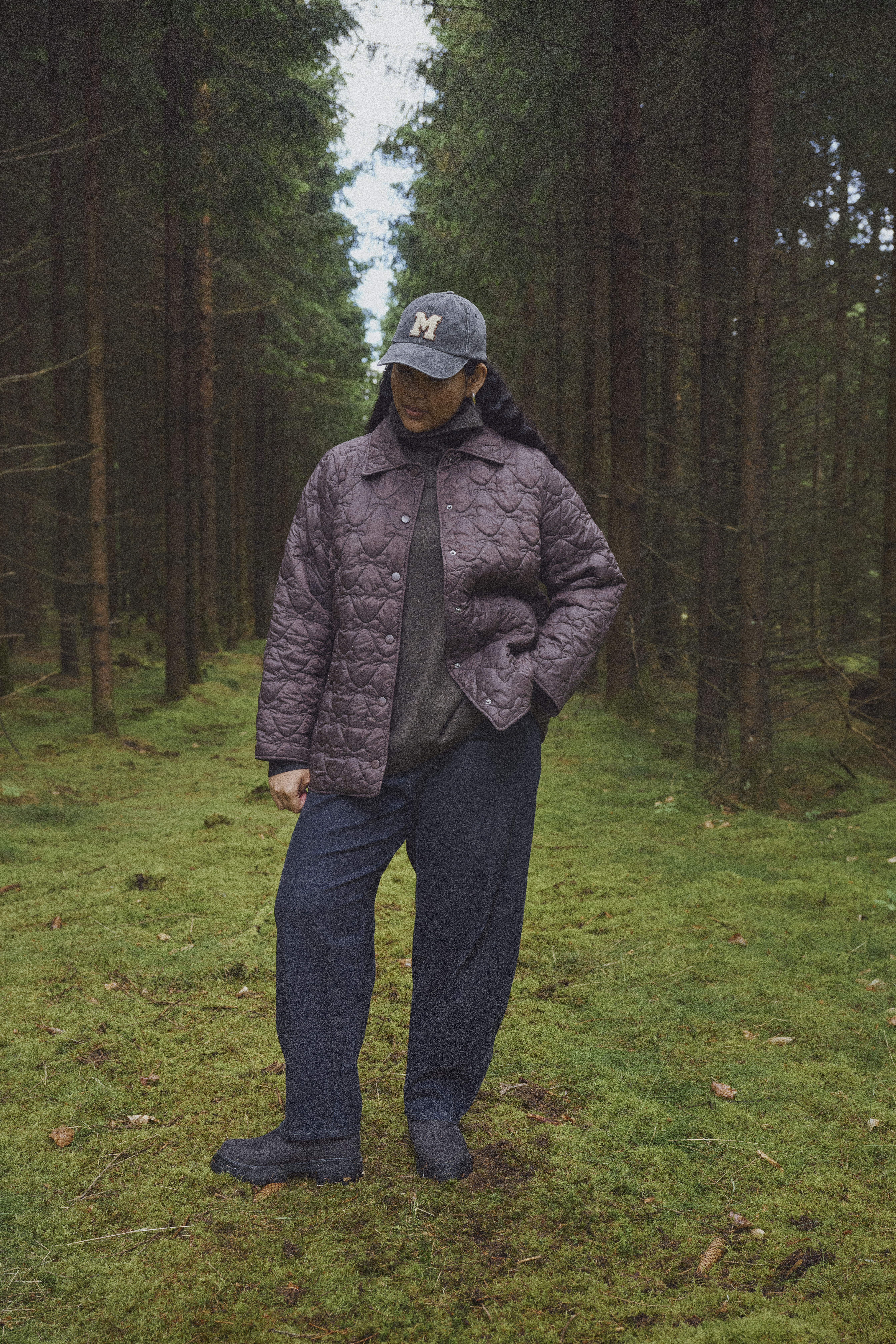 Nat&uuml;rlicher Alltagsstil in tiefen T&ouml;nen, , Model