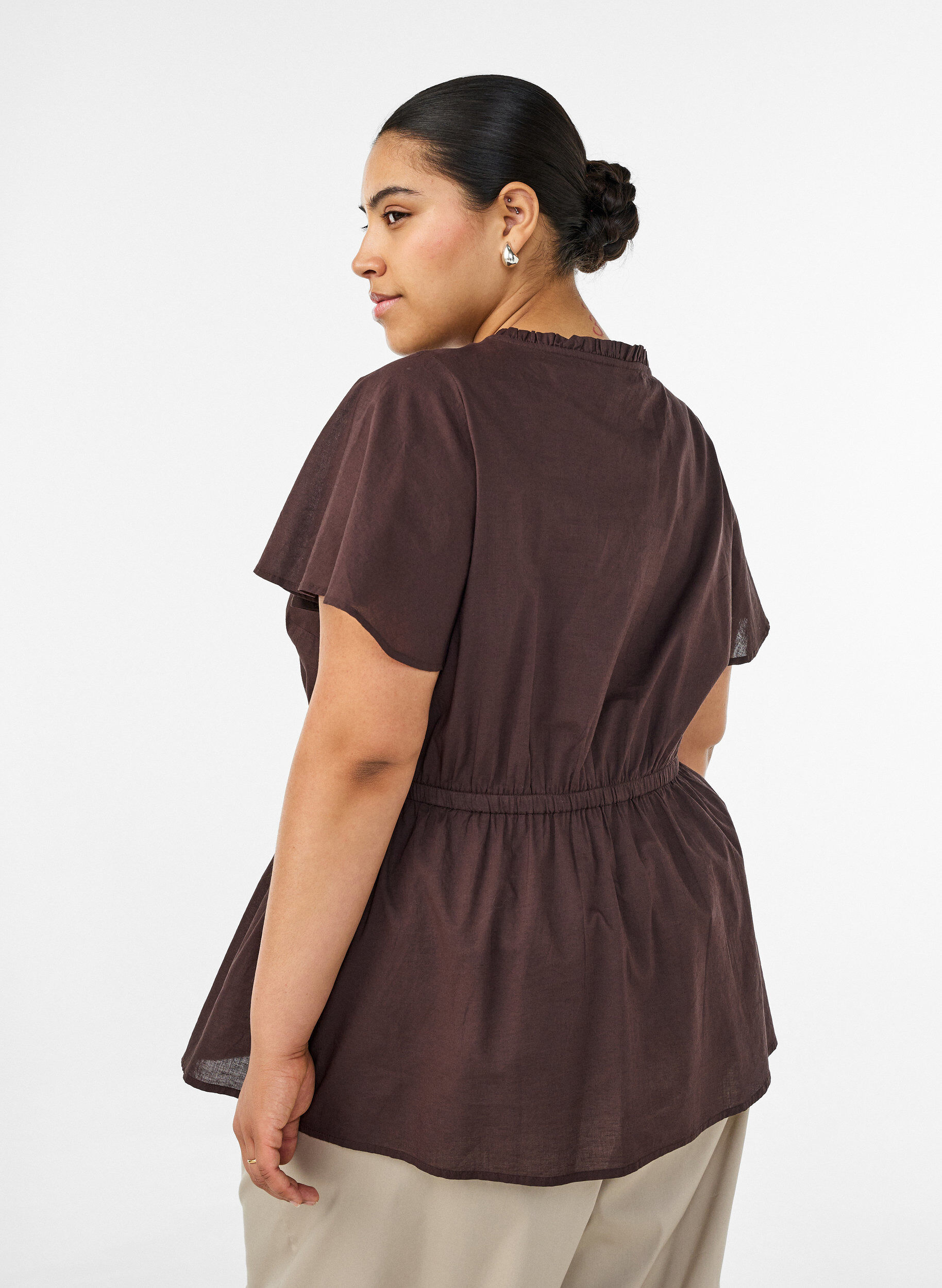 ZizziBaumwollbluse mit Bindeband und elastischer Taille, Braun, Model image number 2