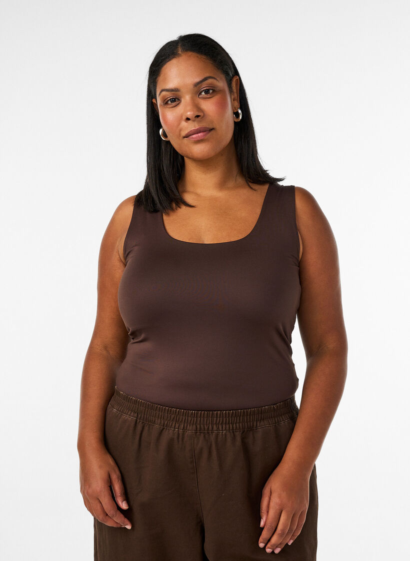 Eng anliegendes Basic-Top mit Wendefunktion, Braun, Model image number 0