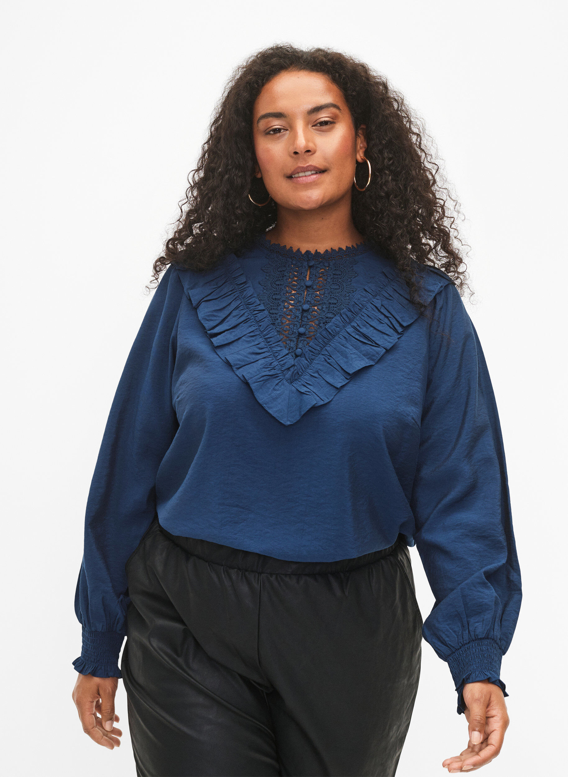 Zizzi  Viskosebluse mit R&uuml;schen und Stickereien, Titan, Model image number 0