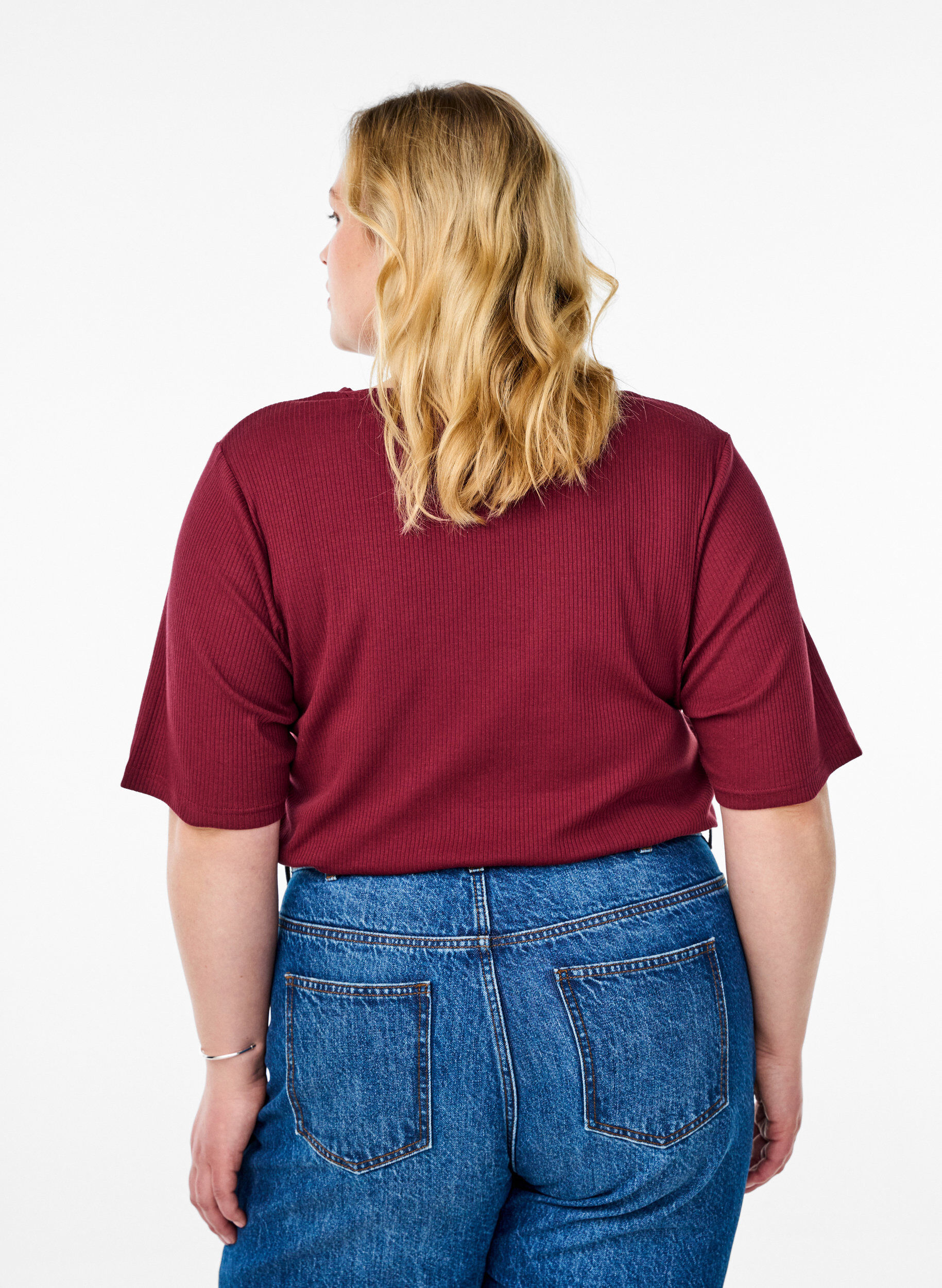 Zizzi Bluse aus geripptem Jersey mit kurzen &Auml;rmeln, Dunkles Bordeaux, Model image number 2