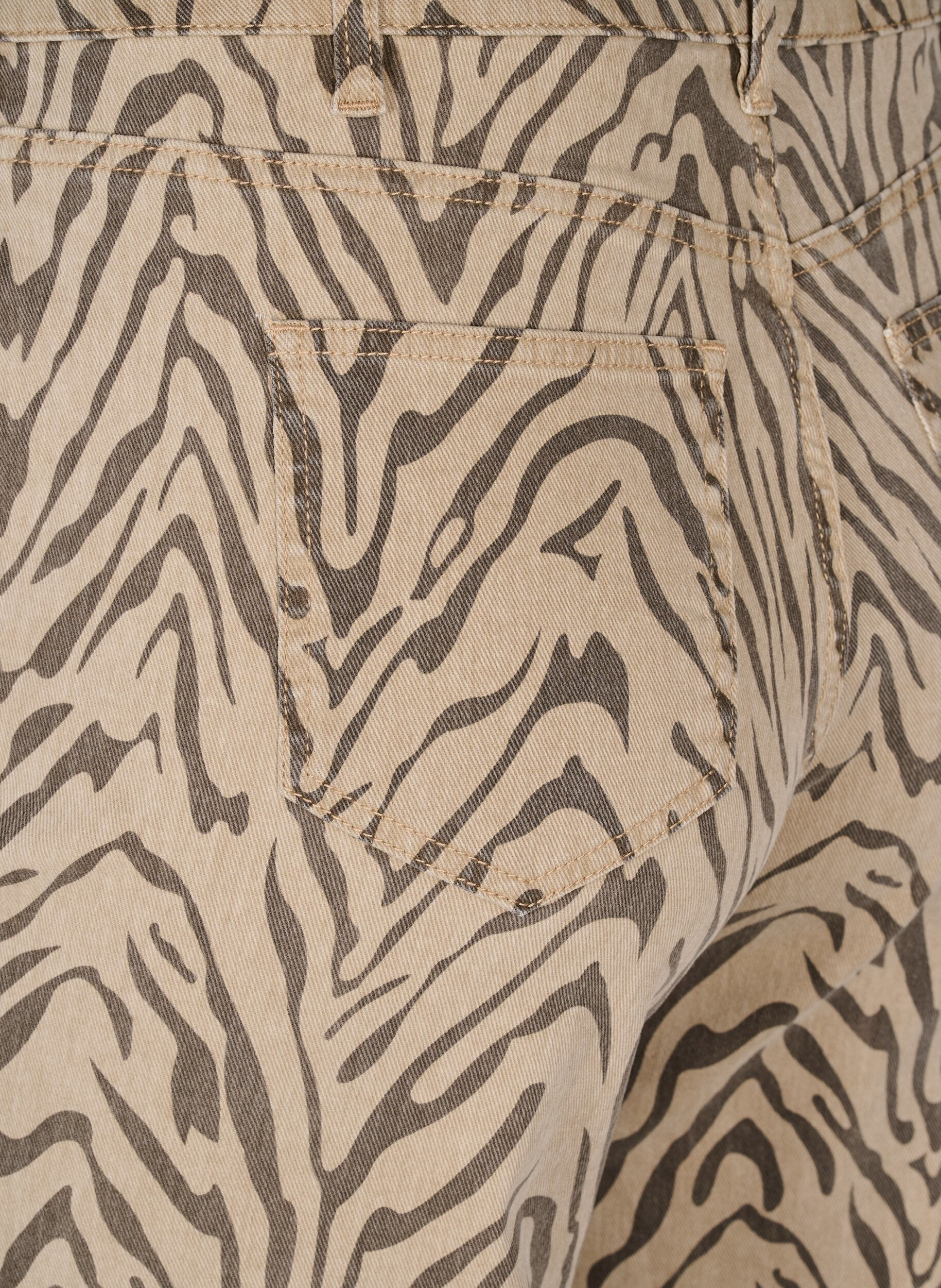 Zizzi Jeans in gerader Passform mit Zebraprint, Braun, Packshot image number 3
