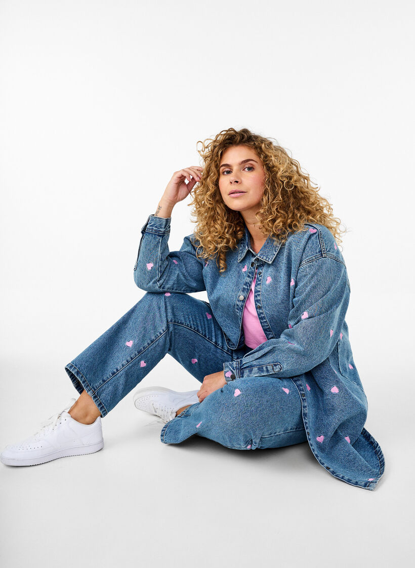Locker geschnittene Jeansbluse mit aufgestickten Herzen, Light Blue Heart, Image image number 0